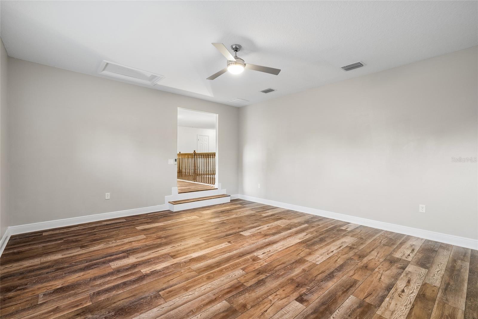 Listing photo id 17 for 9402 59th Street N