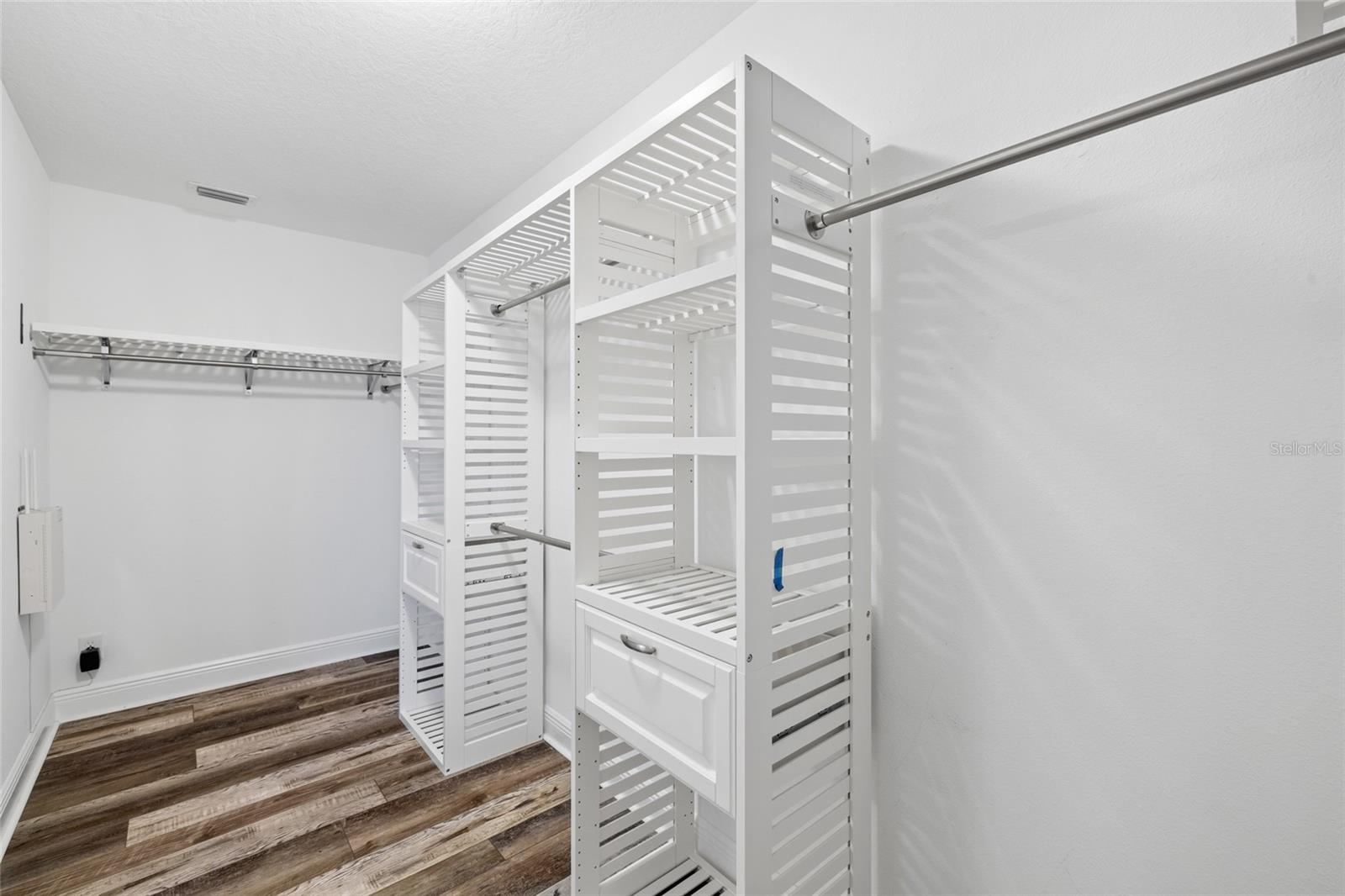 Listing photo id 18 for 9402 59th Street N