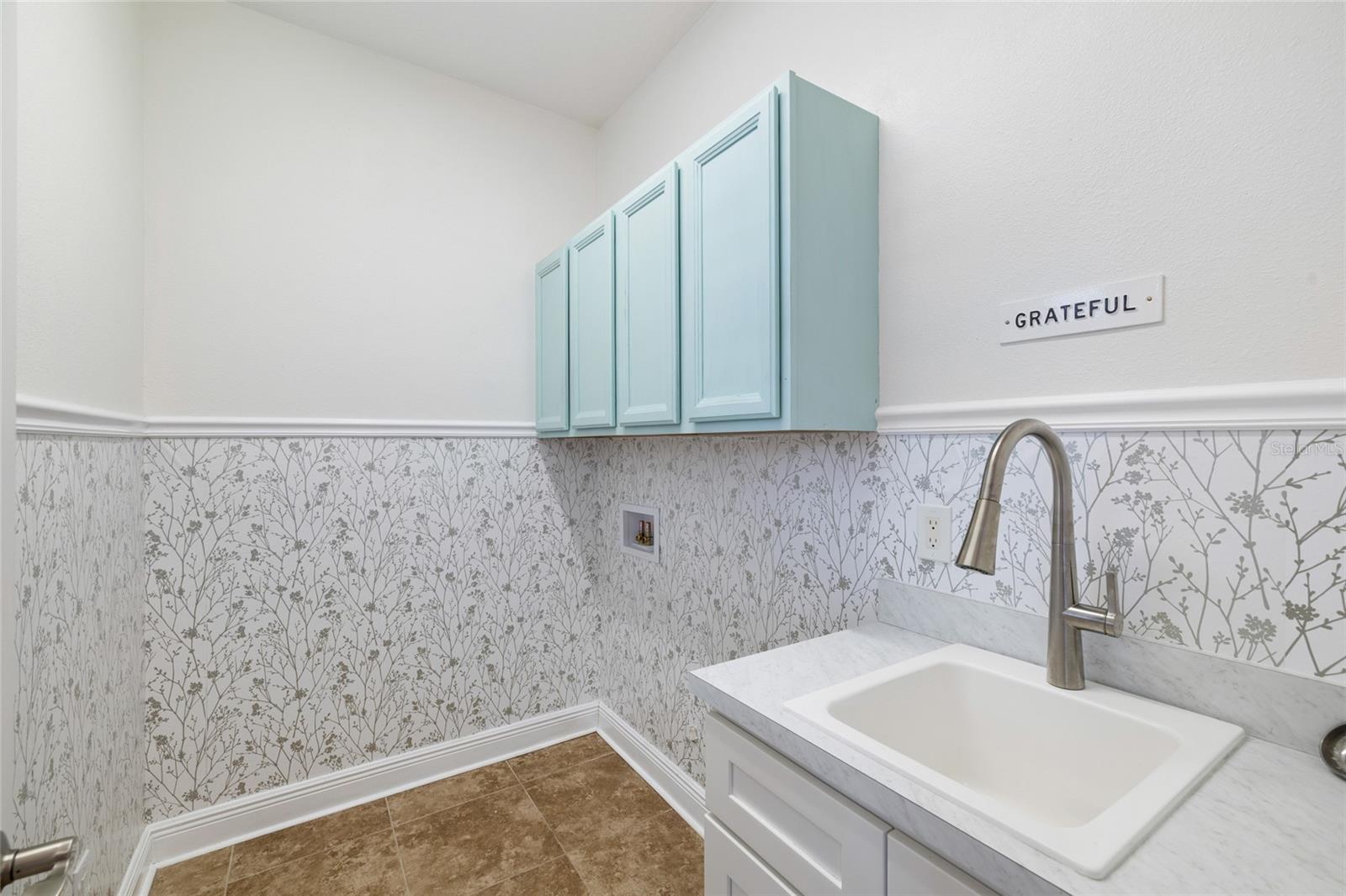 Listing photo id 20 for 9402 59th Street N