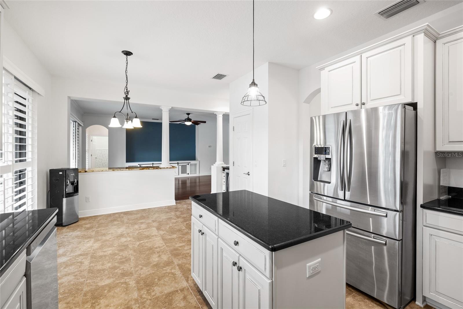 Listing photo id 23 for 9402 59th Street N