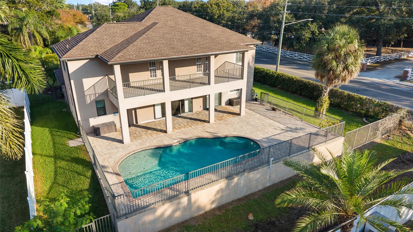 Listing photo id 1 for 9402 59th Street N