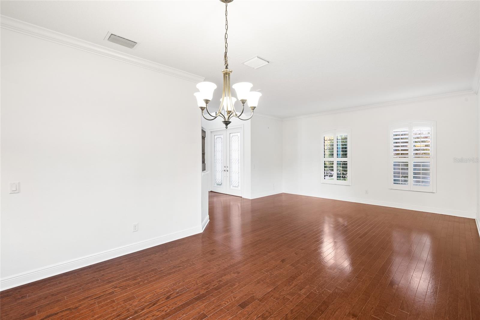 Listing photo id 29 for 9402 59th Street N