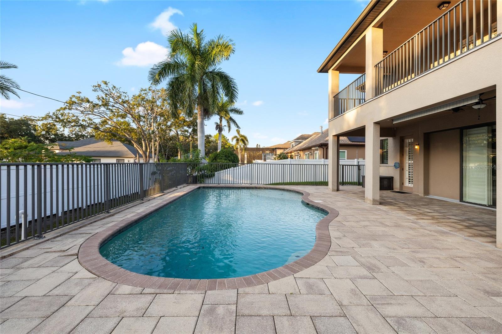 Listing photo id 35 for 9402 59th Street N