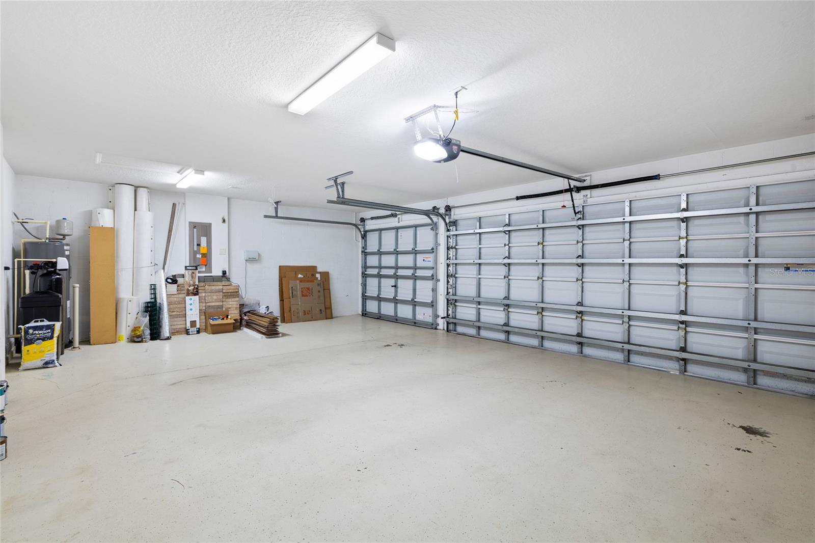 Listing photo id 36 for 9402 59th Street N