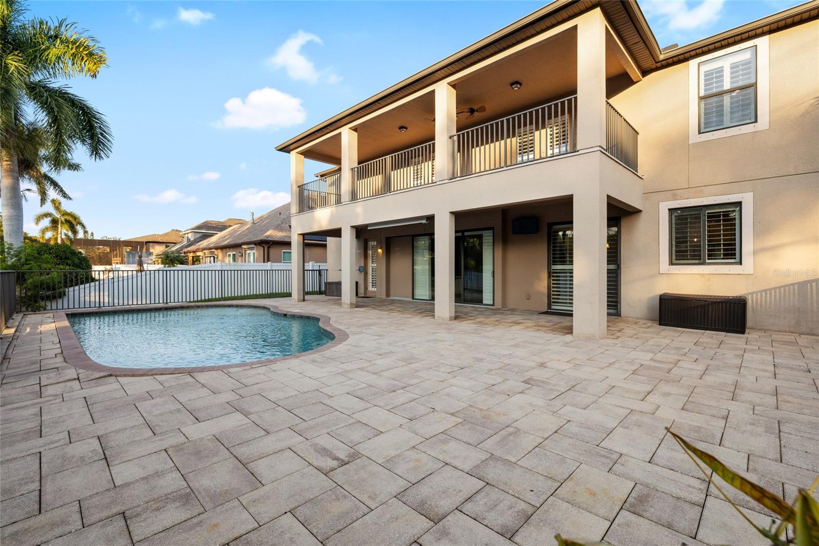 Listing photo id 37 for 9402 59th Street N