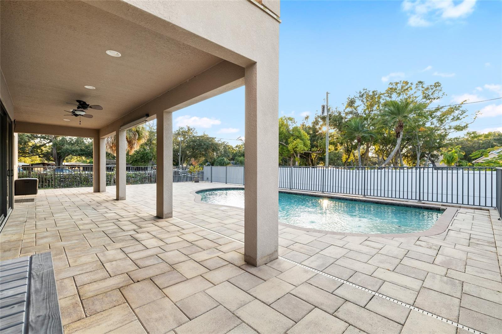 Listing photo id 38 for 9402 59th Street N