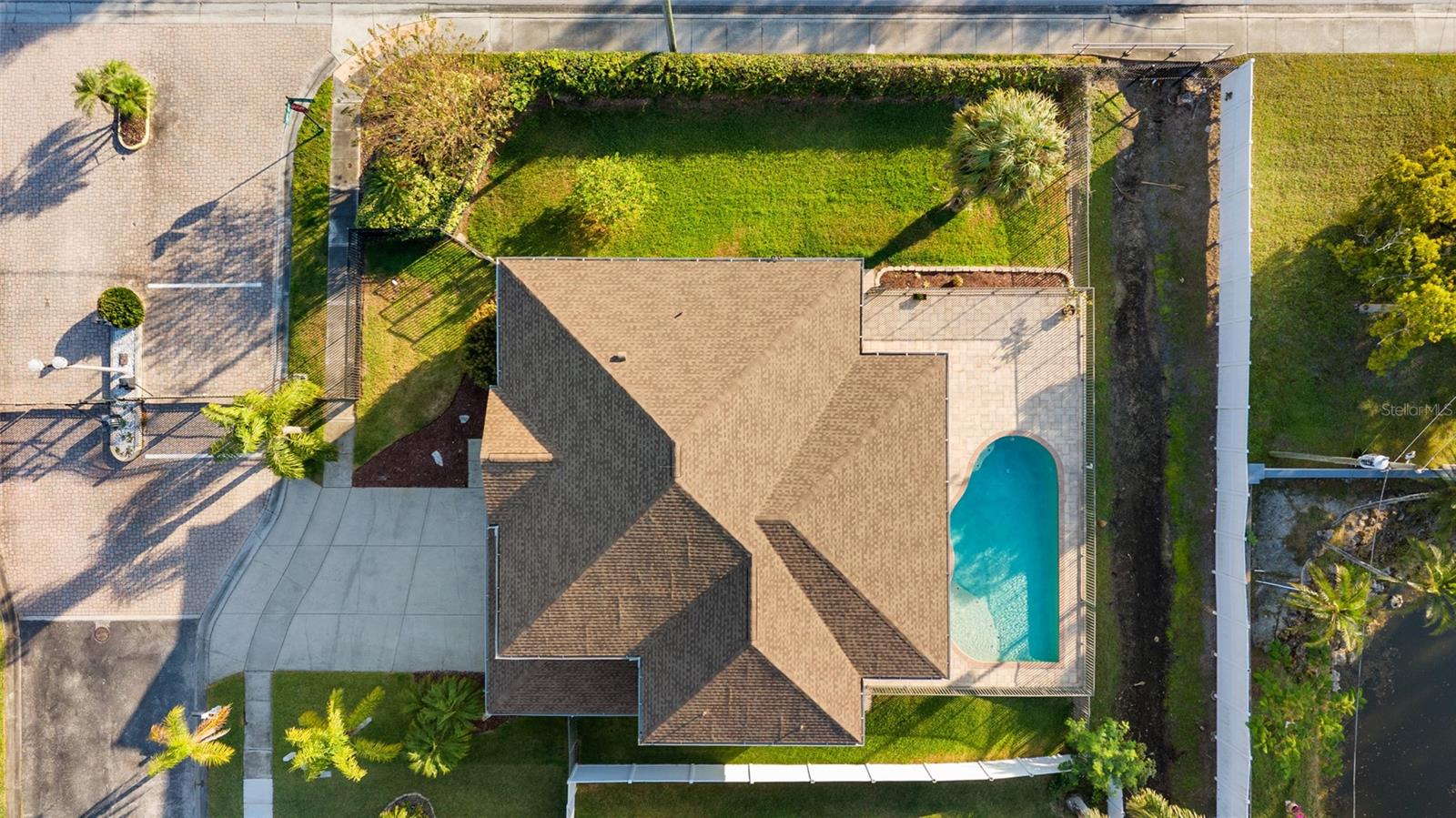 Listing photo id 41 for 9402 59th Street N