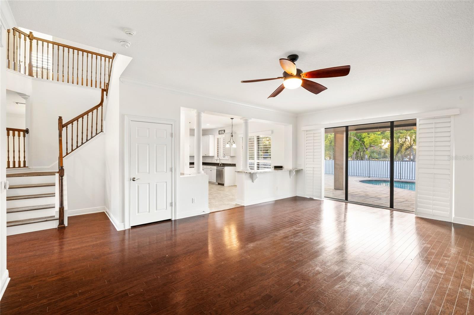 Listing photo id 4 for 9402 59th Street N