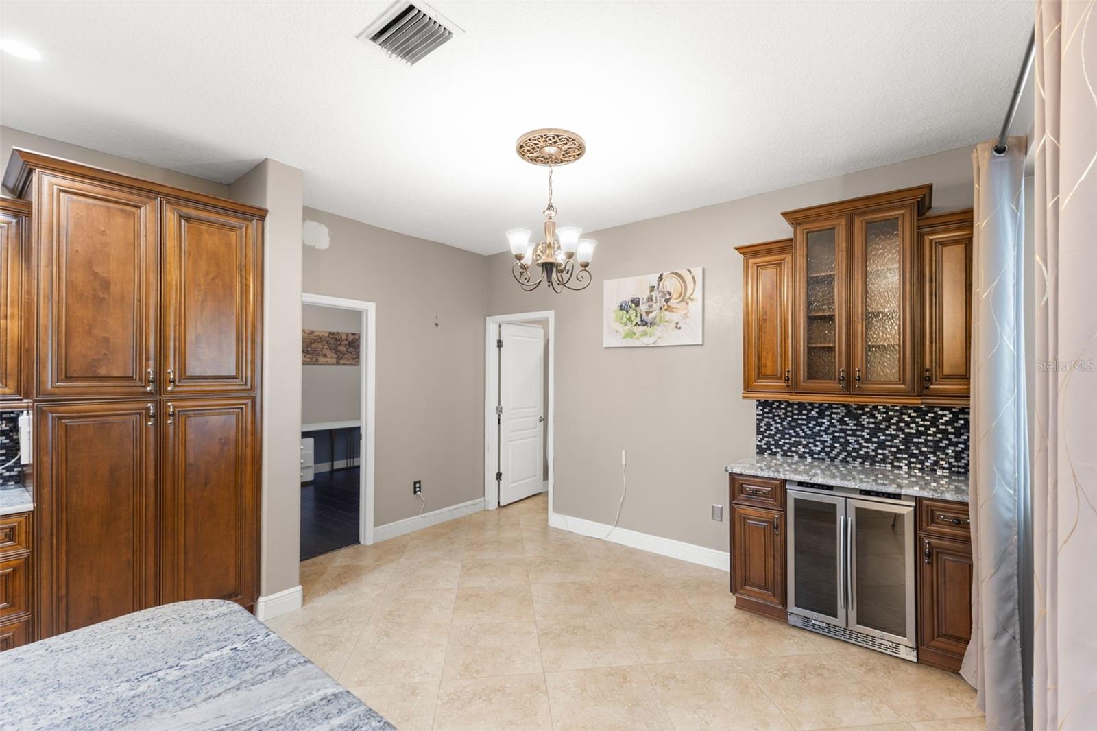 Image 19 of 43 For 18952 Maisons Drive