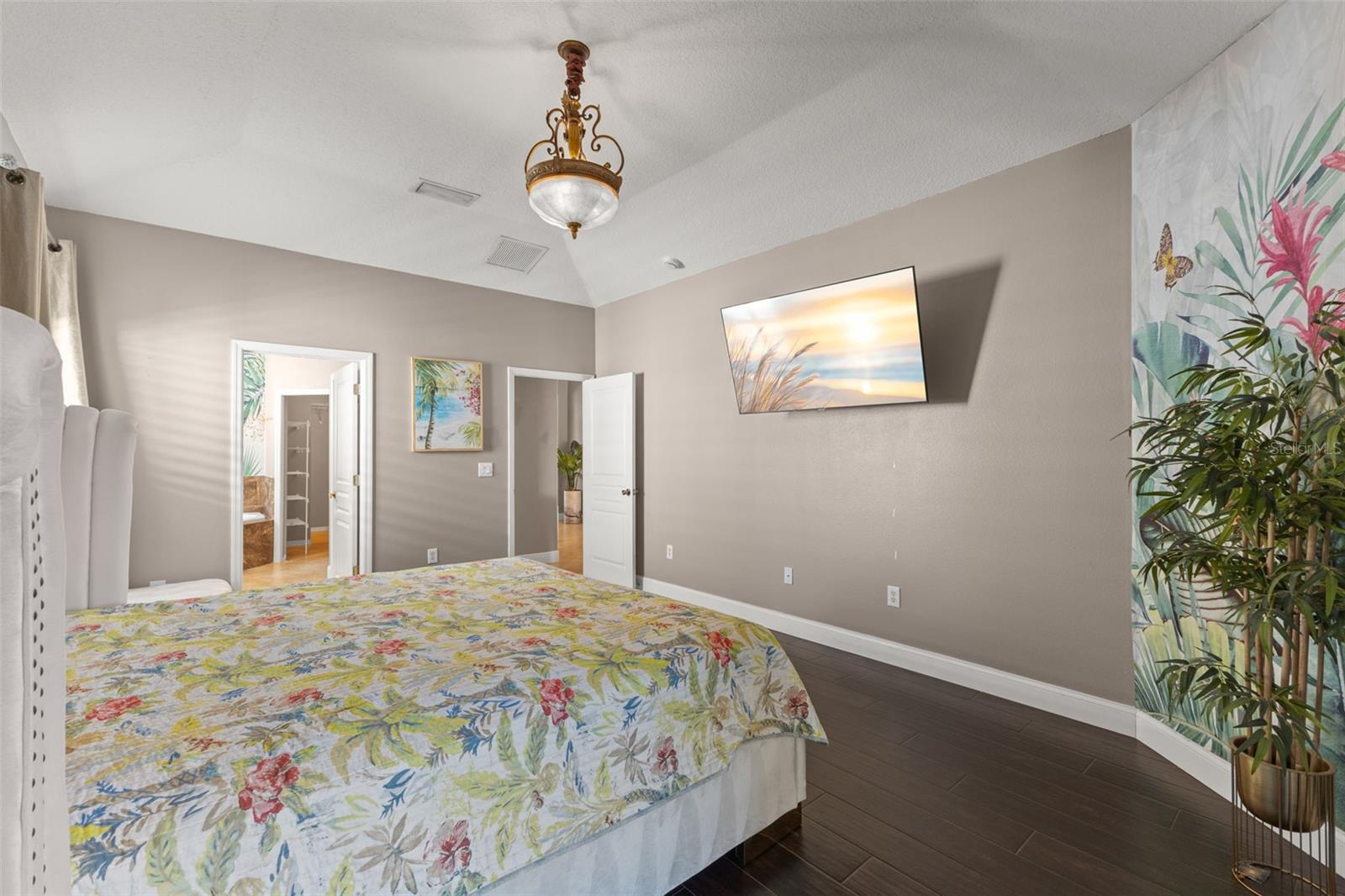 Image 27 of 43 For 18952 Maisons Drive