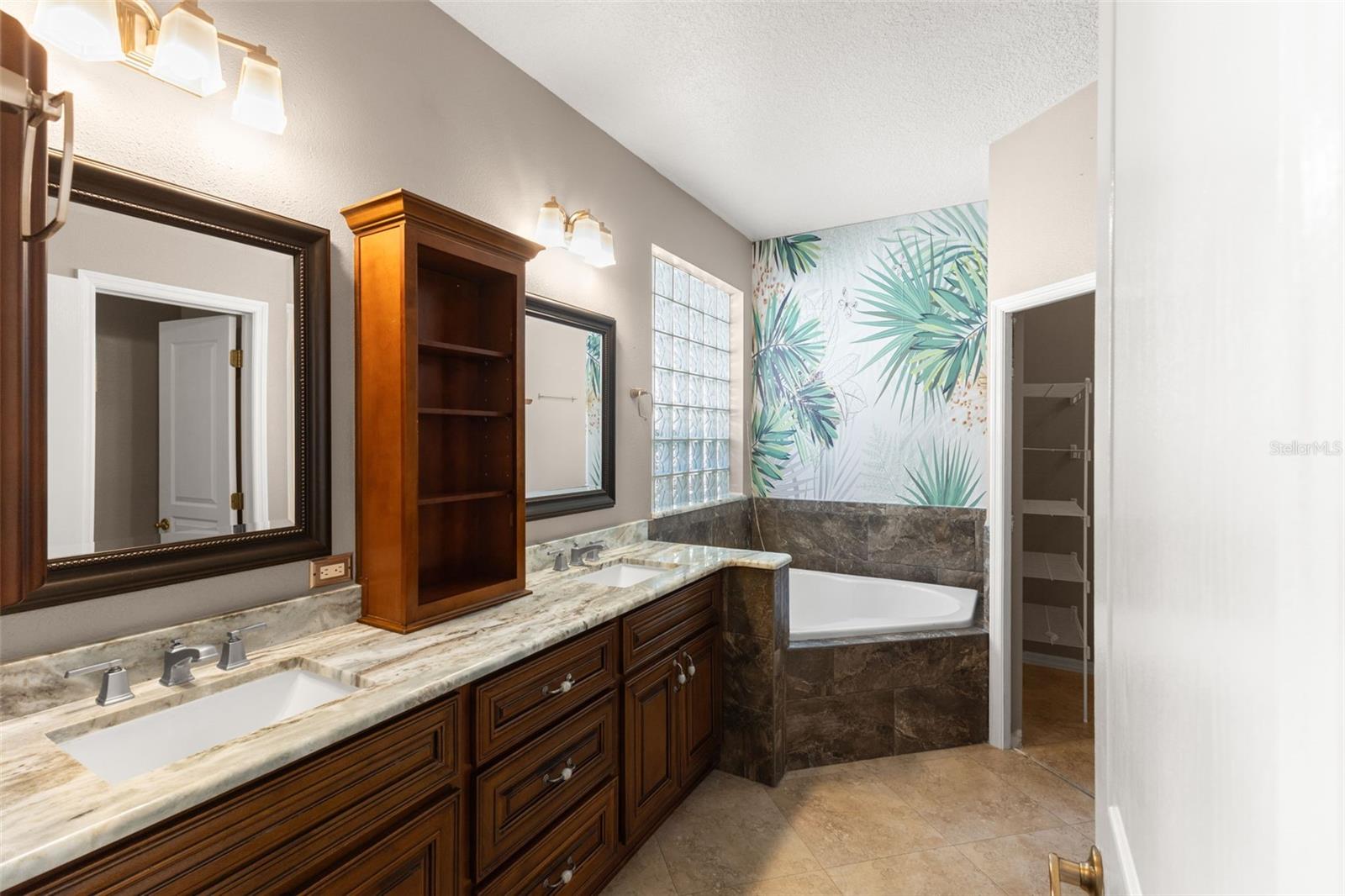 Image 28 of 43 For 18952 Maisons Drive