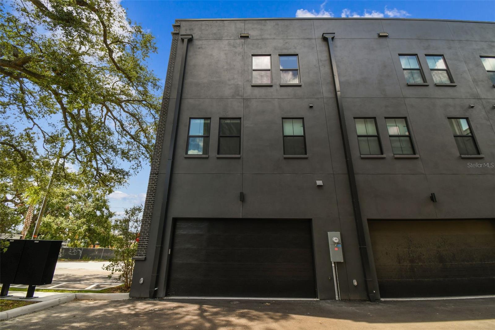 Listing photo id 10 for 1218 Kay Street 27