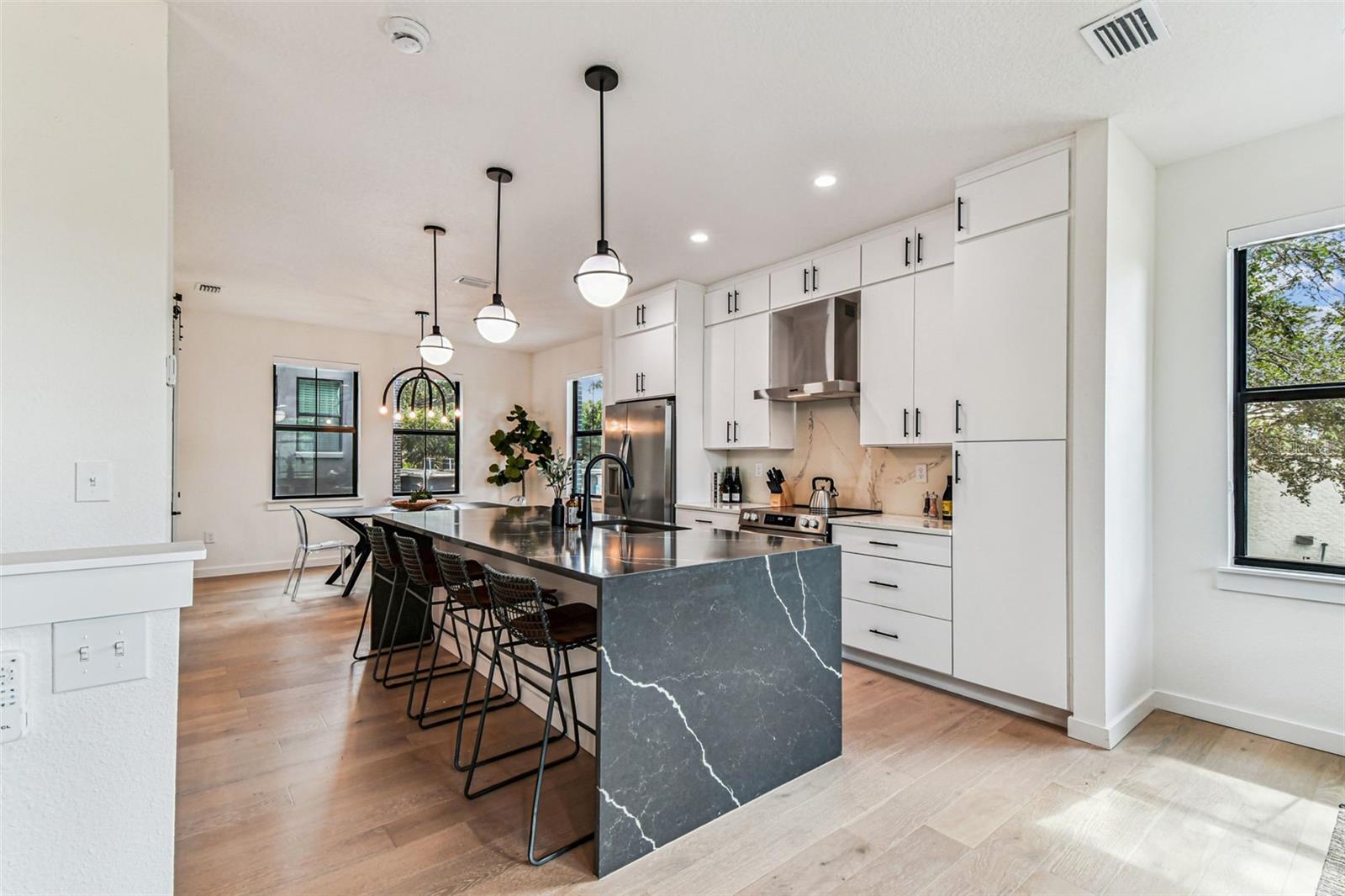 Listing photo id 18 for 1218 Kay Street 27