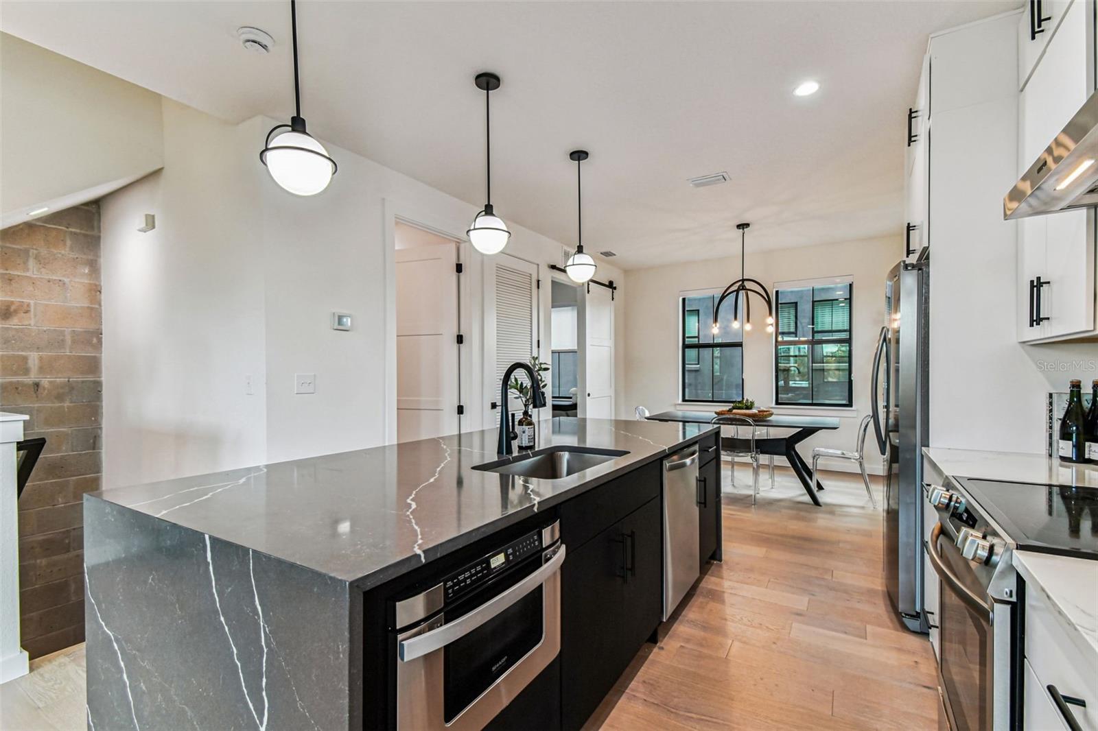 Listing photo id 23 for 1218 Kay Street 27