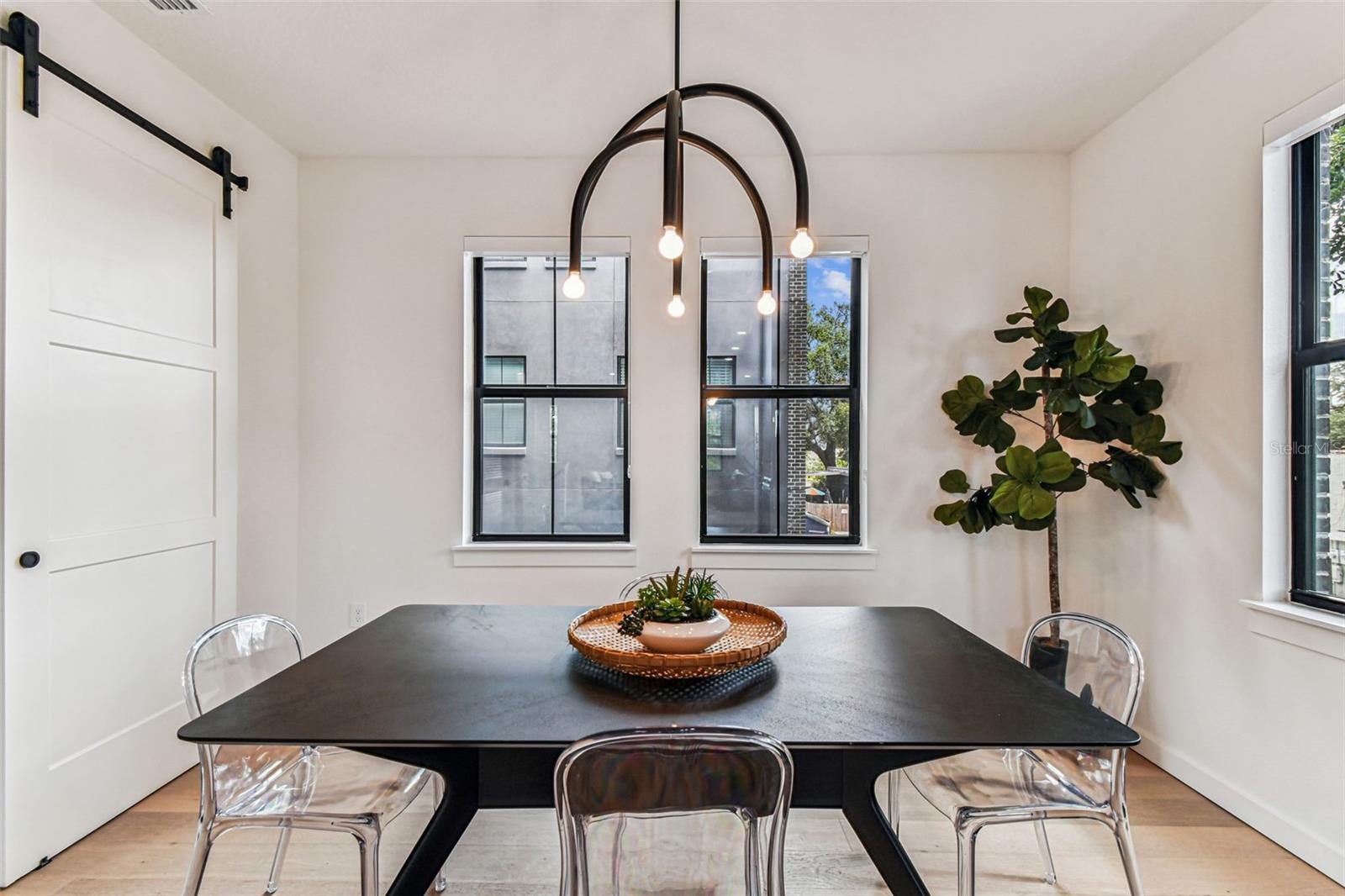 Listing photo id 36 for 1218 Kay Street 27