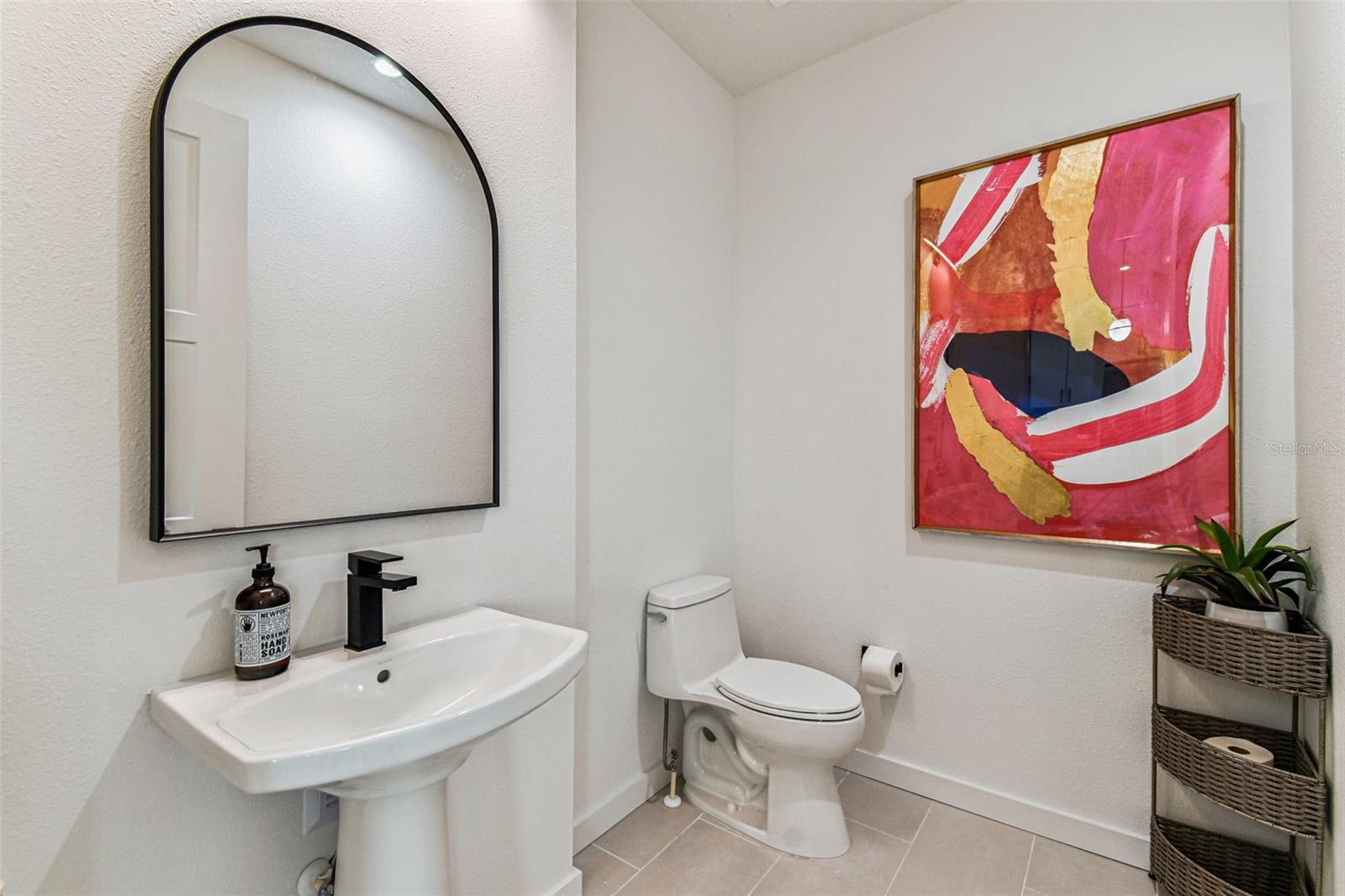 Listing photo id 40 for 1218 Kay Street 27