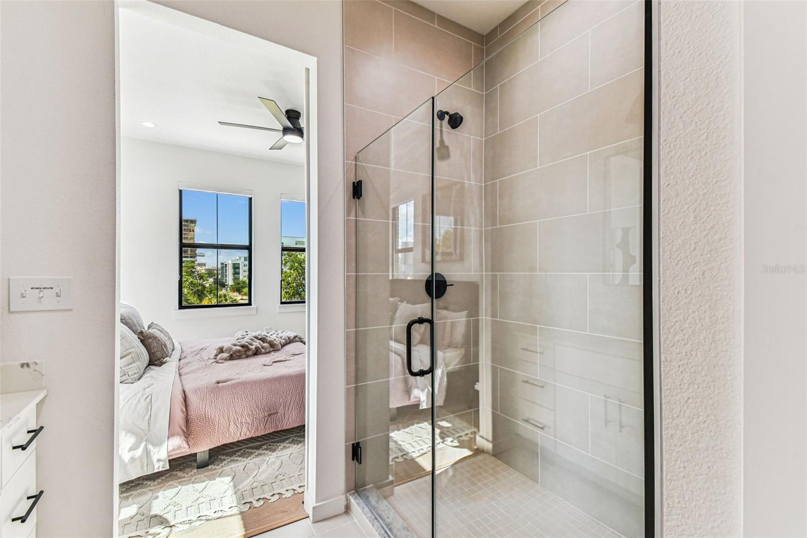 Listing photo id 50 for 1218 Kay Street 27