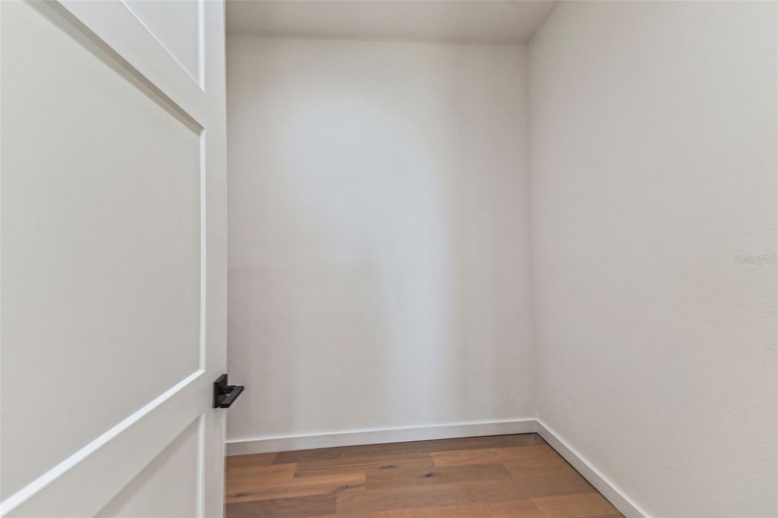 Listing photo id 51 for 1218 Kay Street 27