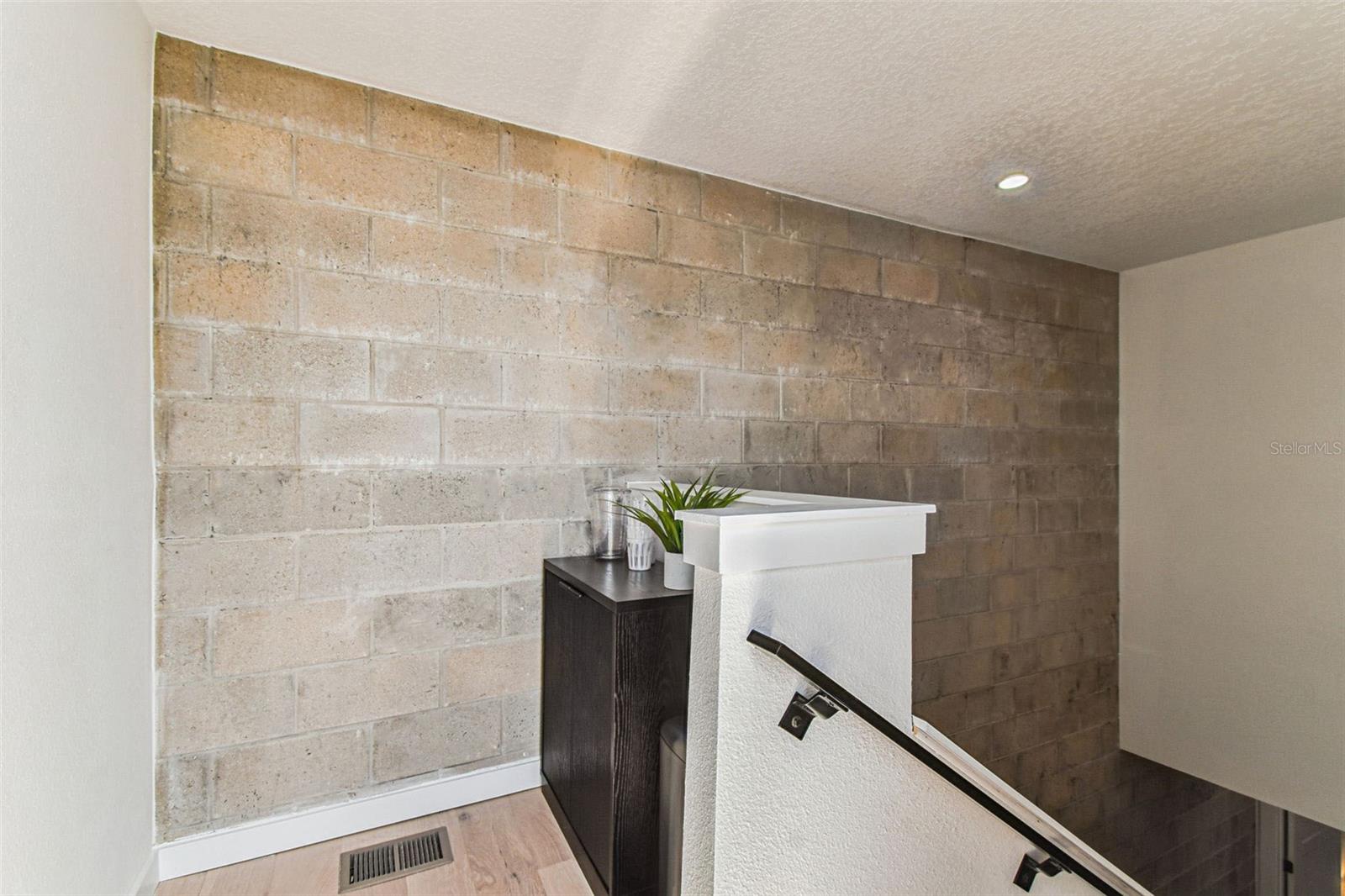 Listing photo id 58 for 1218 Kay Street 27