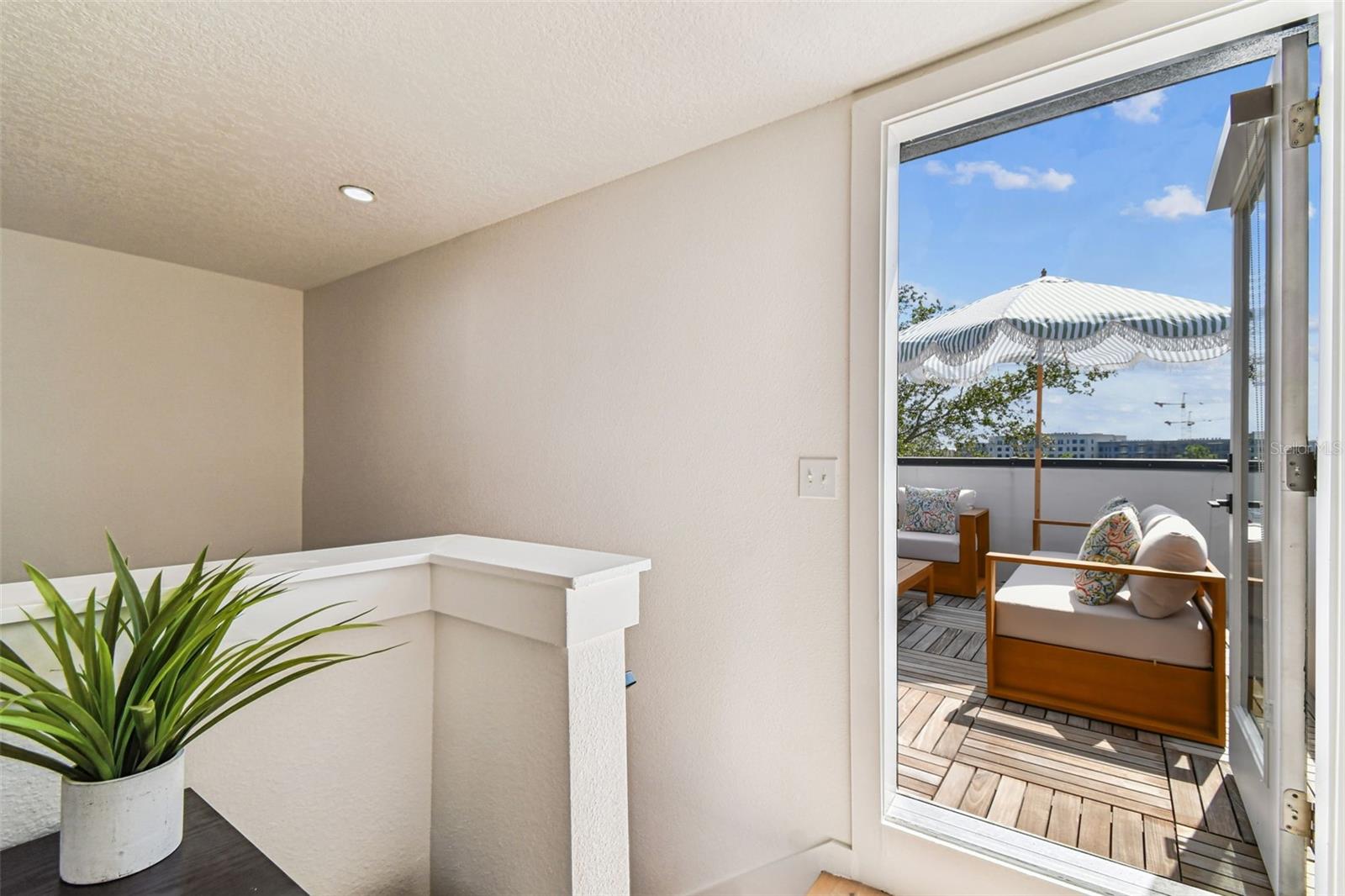 Listing photo id 59 for 1218 Kay Street 27