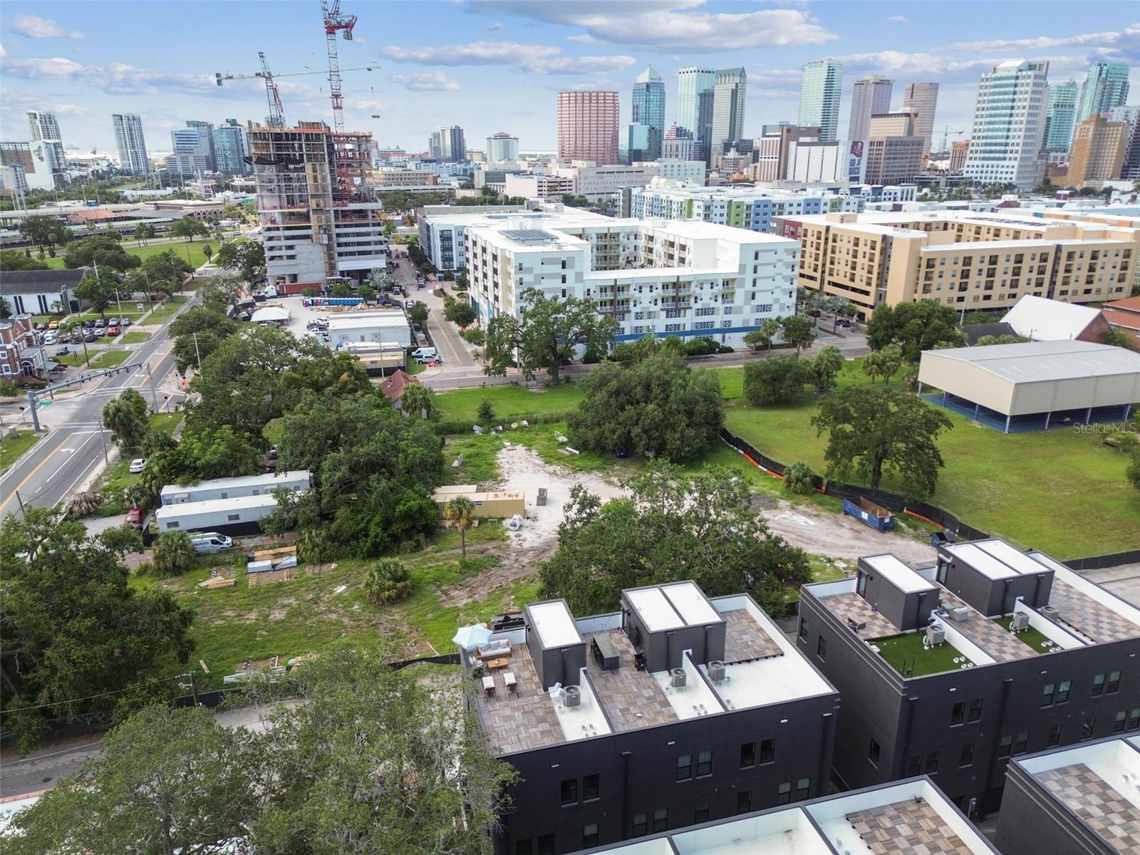 Listing photo id 77 for 1218 Kay Street 27