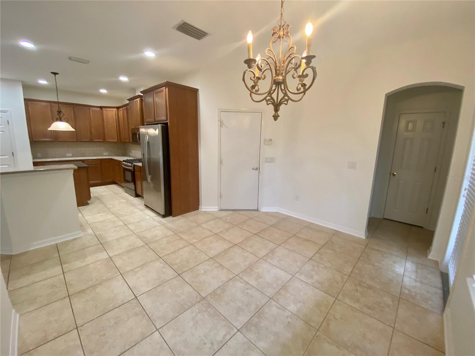 Image 14 of 35 For 6610 Portland Oak Court