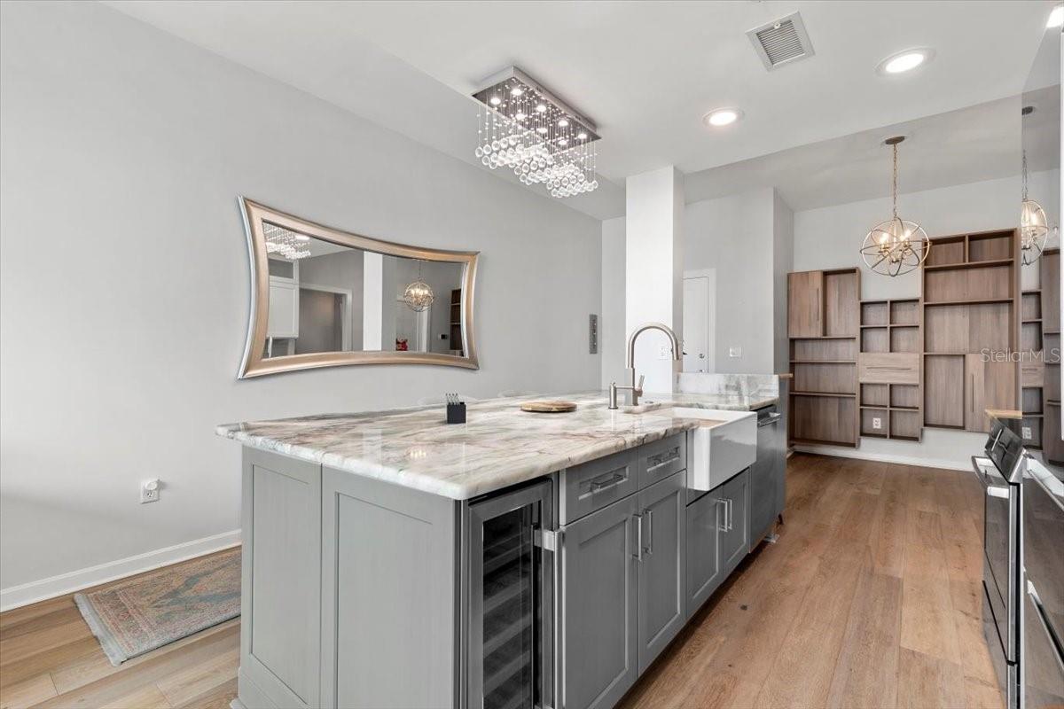 Image 15 of 37 For 400 4th Avenue S 1008