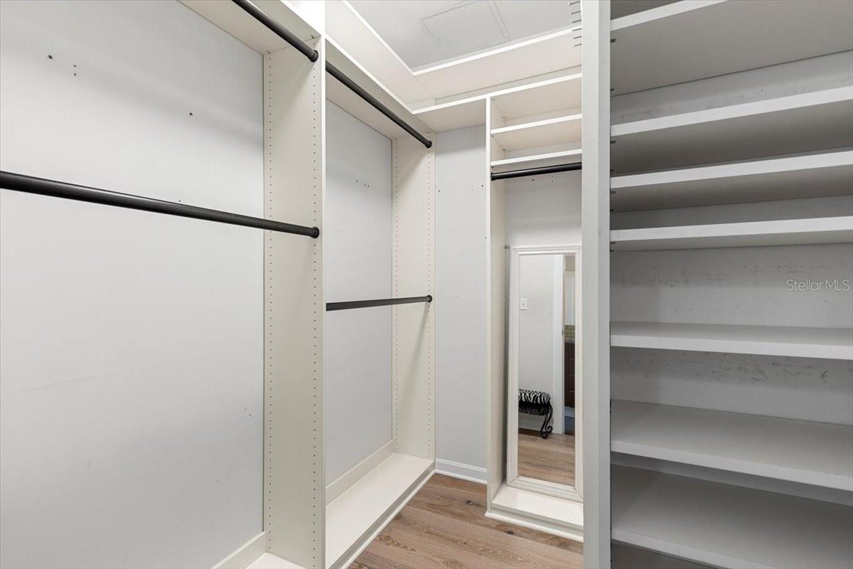 Image 21 of 37 For 400 4th Avenue S 1008