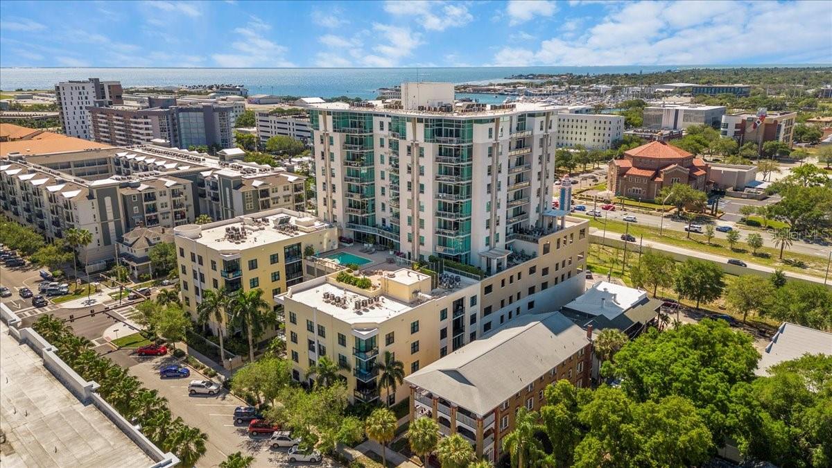 Image 24 of 37 For 400 4th Avenue S 1008