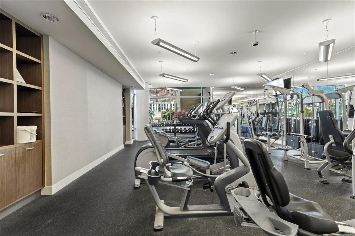 Image 28 of 37 For 400 4th Avenue S 1008