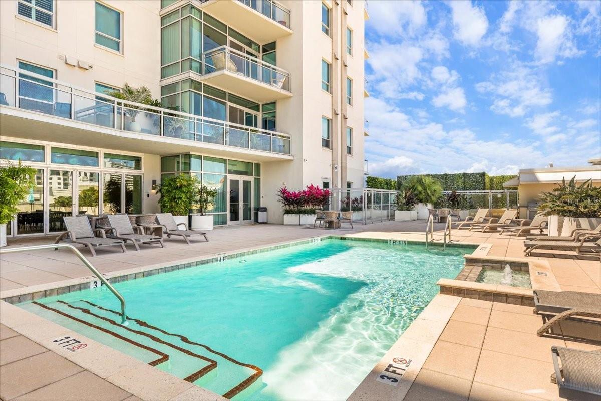 Image 33 of 37 For 400 4th Avenue S 1008