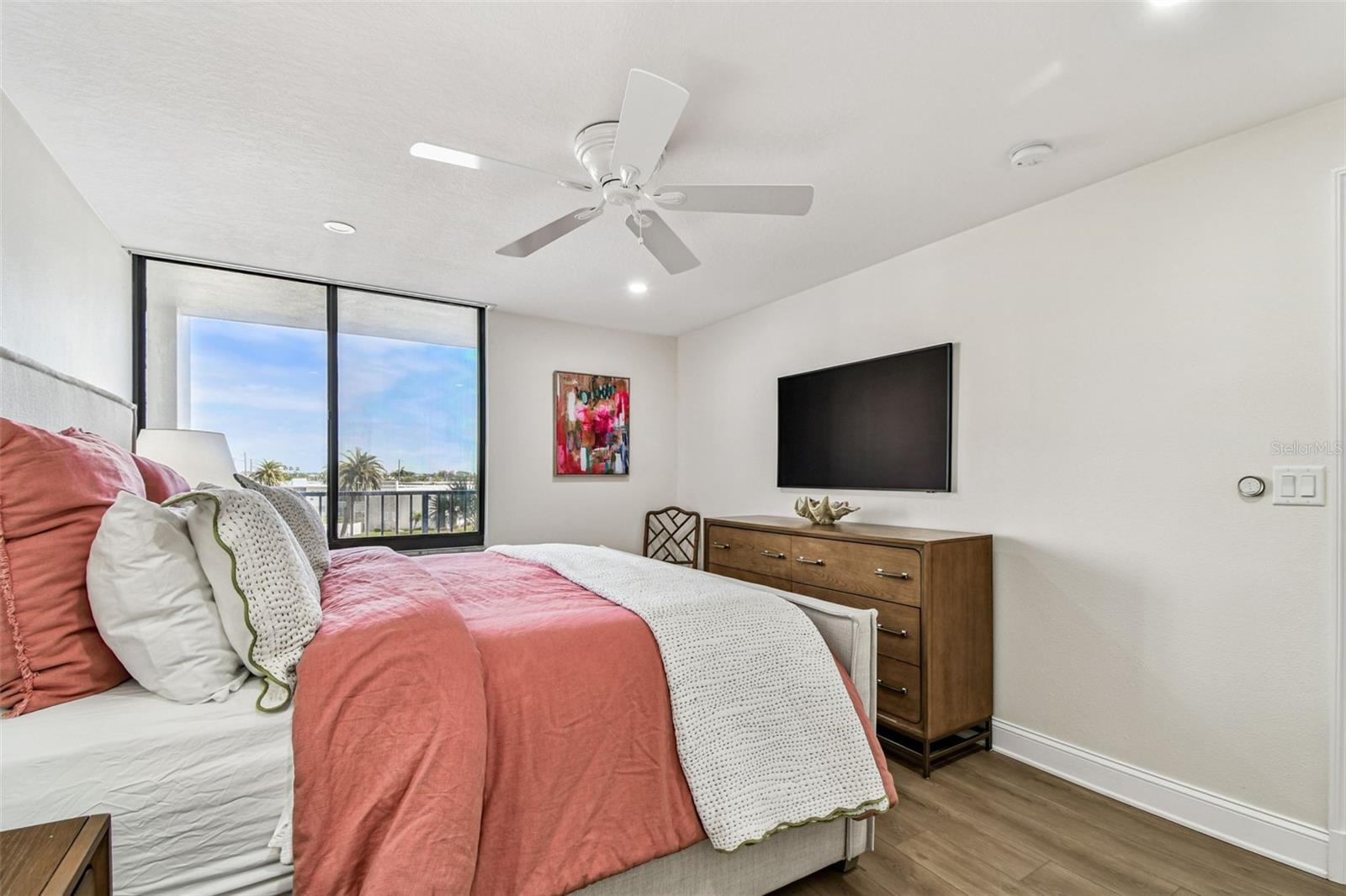 Image 28 of 49 For 7100 Sunset Way 305