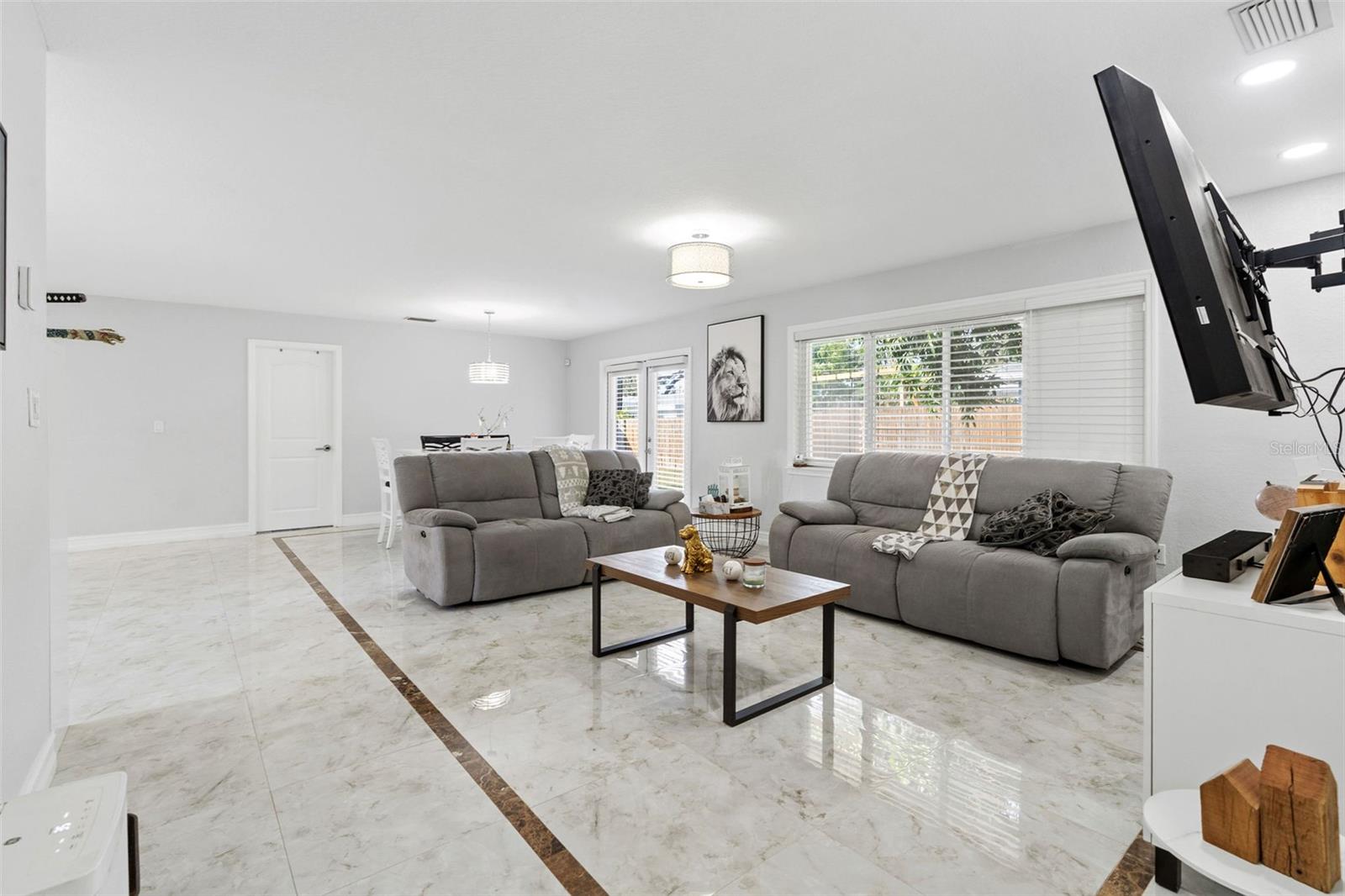 Image 5 of 29 For 2453 Roberta Street