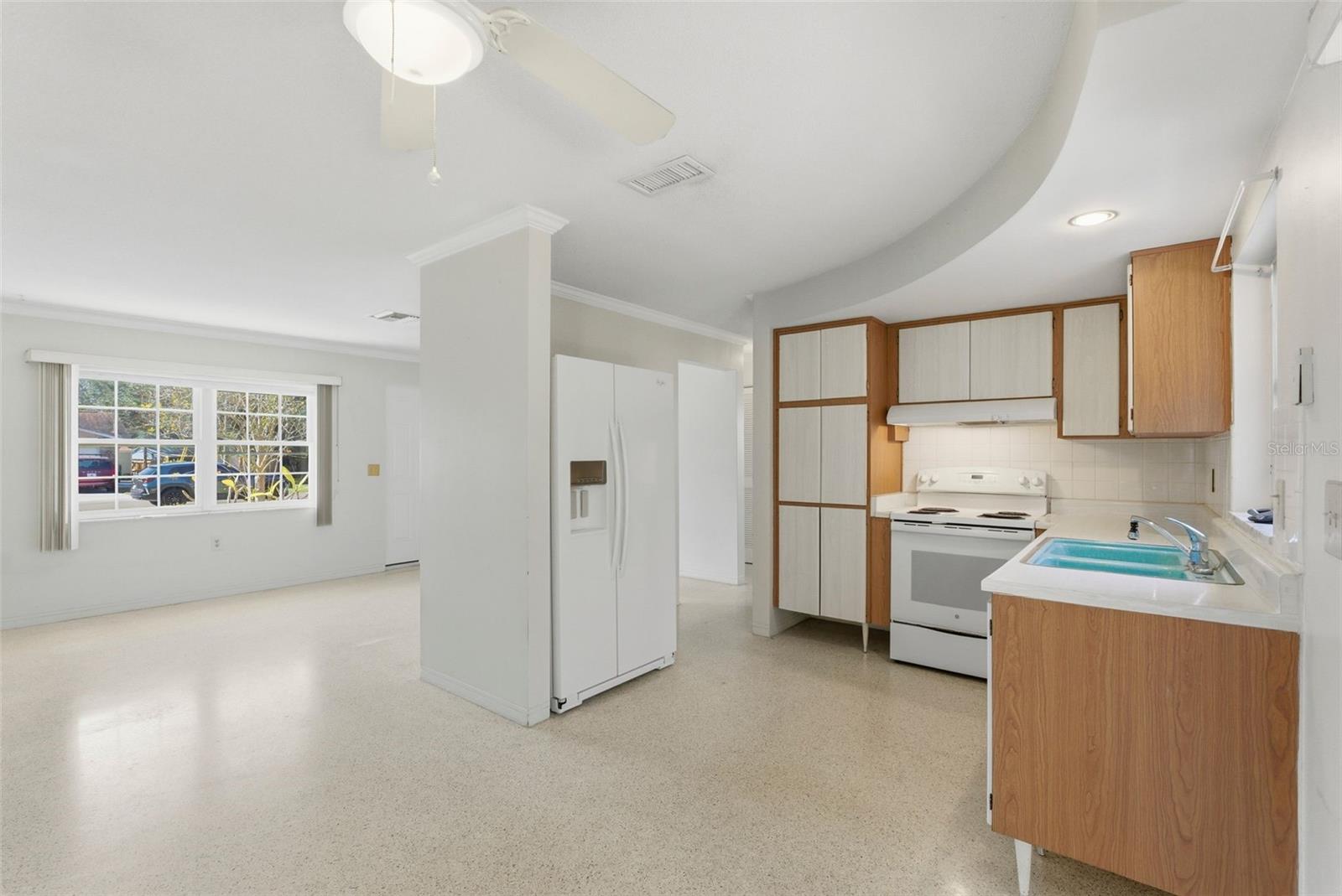 Image 10 of 35 For 975 Gulf View Boulevard