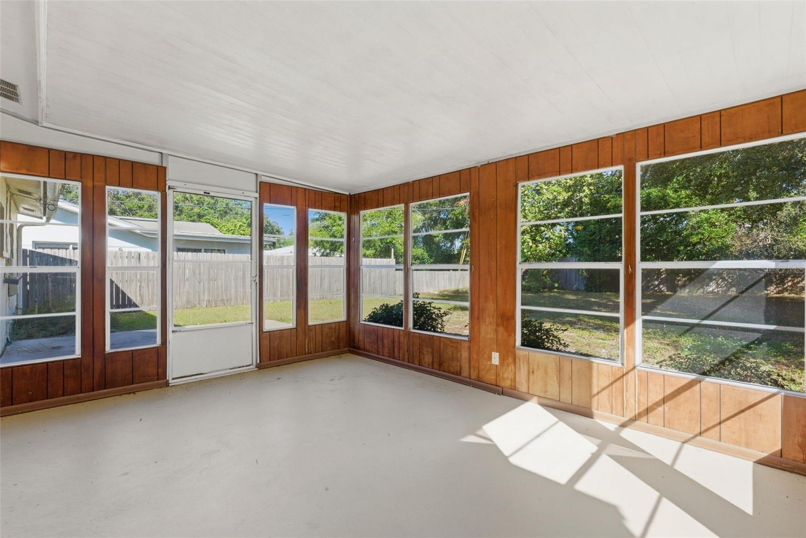 Image 18 of 35 For 975 Gulf View Boulevard