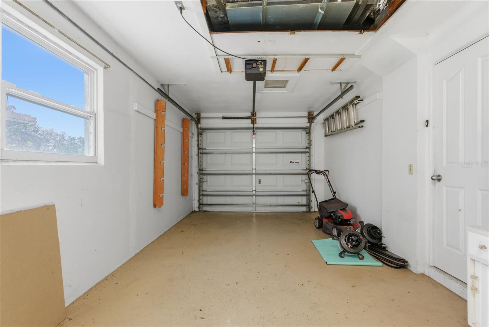 Image 20 of 35 For 975 Gulf View Boulevard