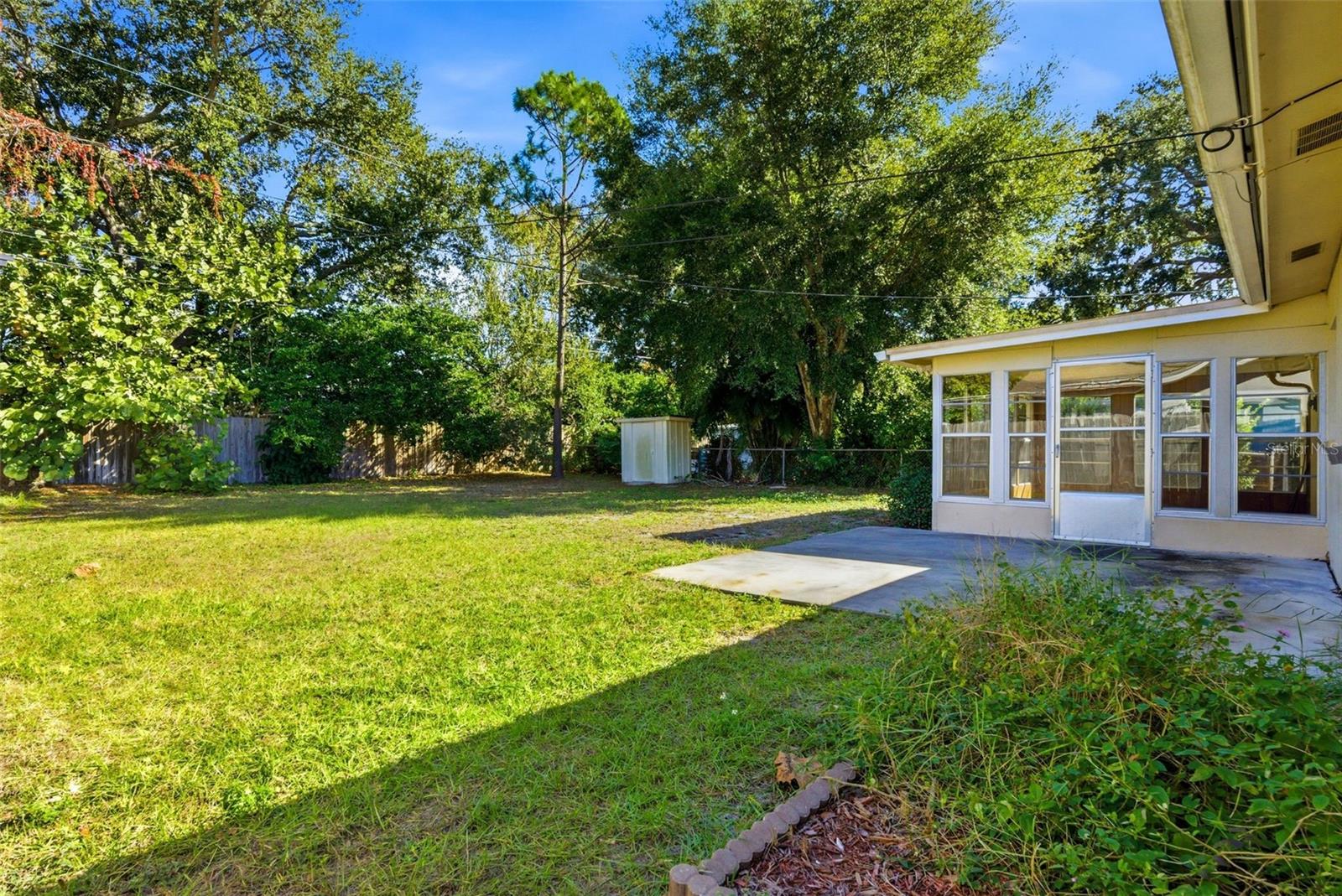 Image 21 of 35 For 975 Gulf View Boulevard