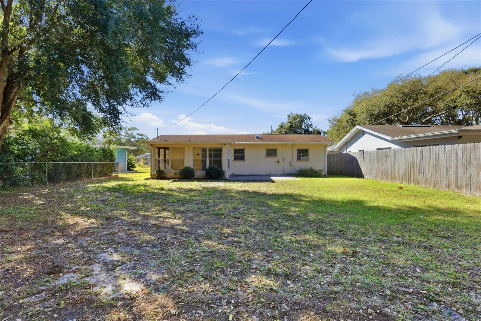 Image 23 of 35 For 975 Gulf View Boulevard