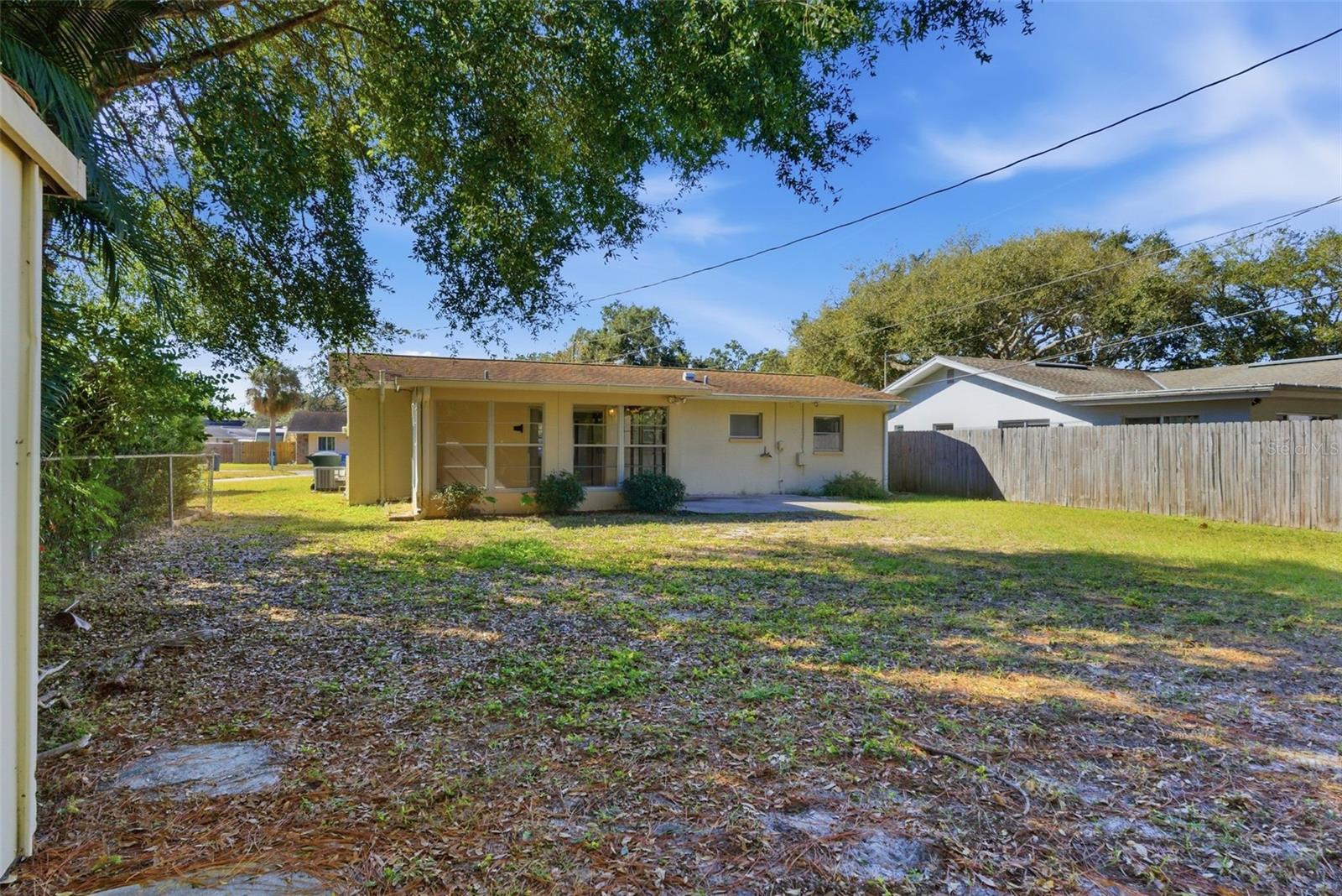 Image 24 of 35 For 975 Gulf View Boulevard