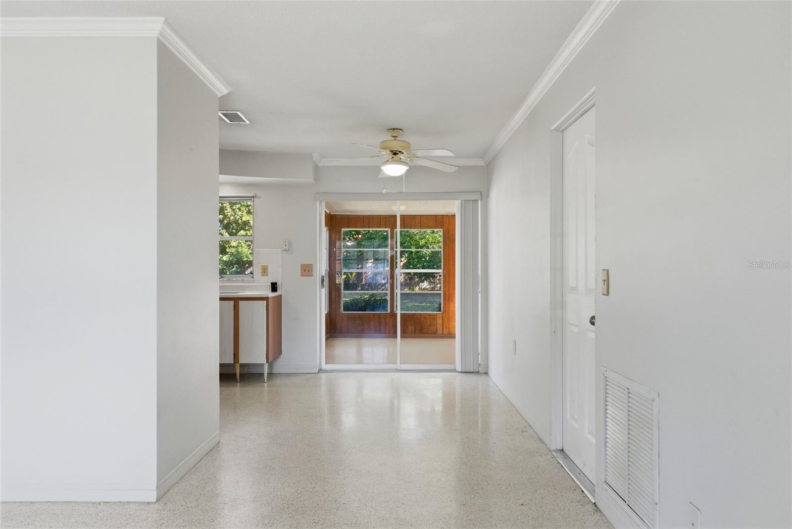 Image 7 of 35 For 975 Gulf View Boulevard