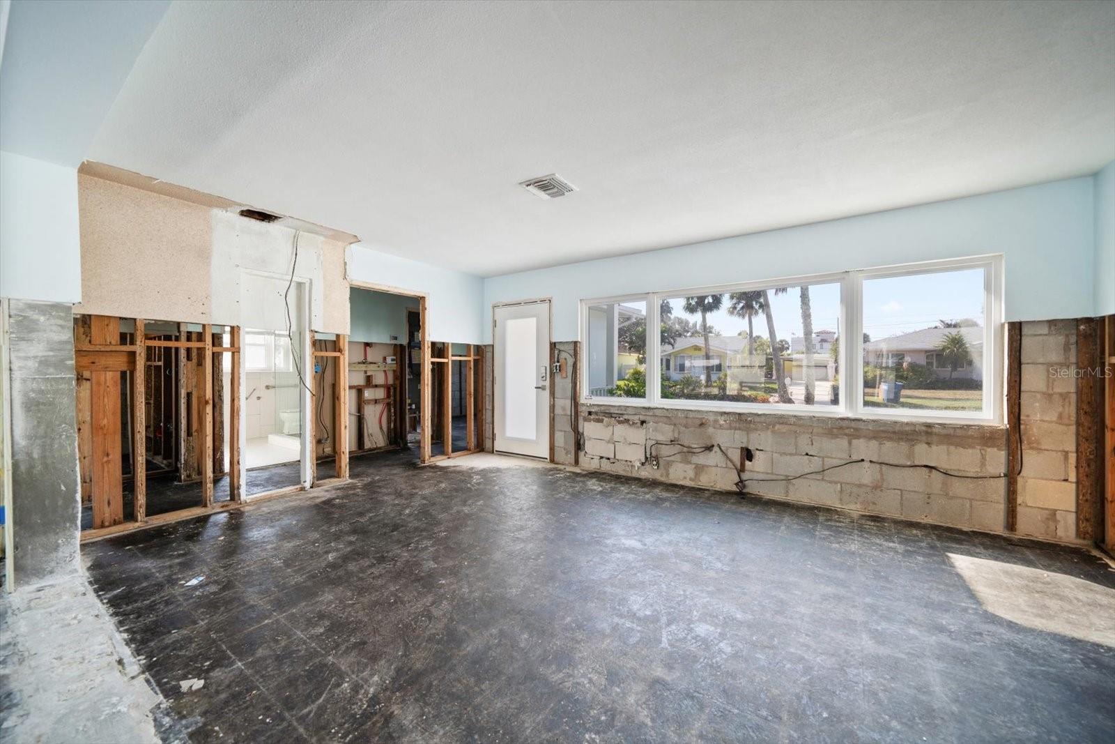 Image 14 of 49 For 737 Bruce Avenue