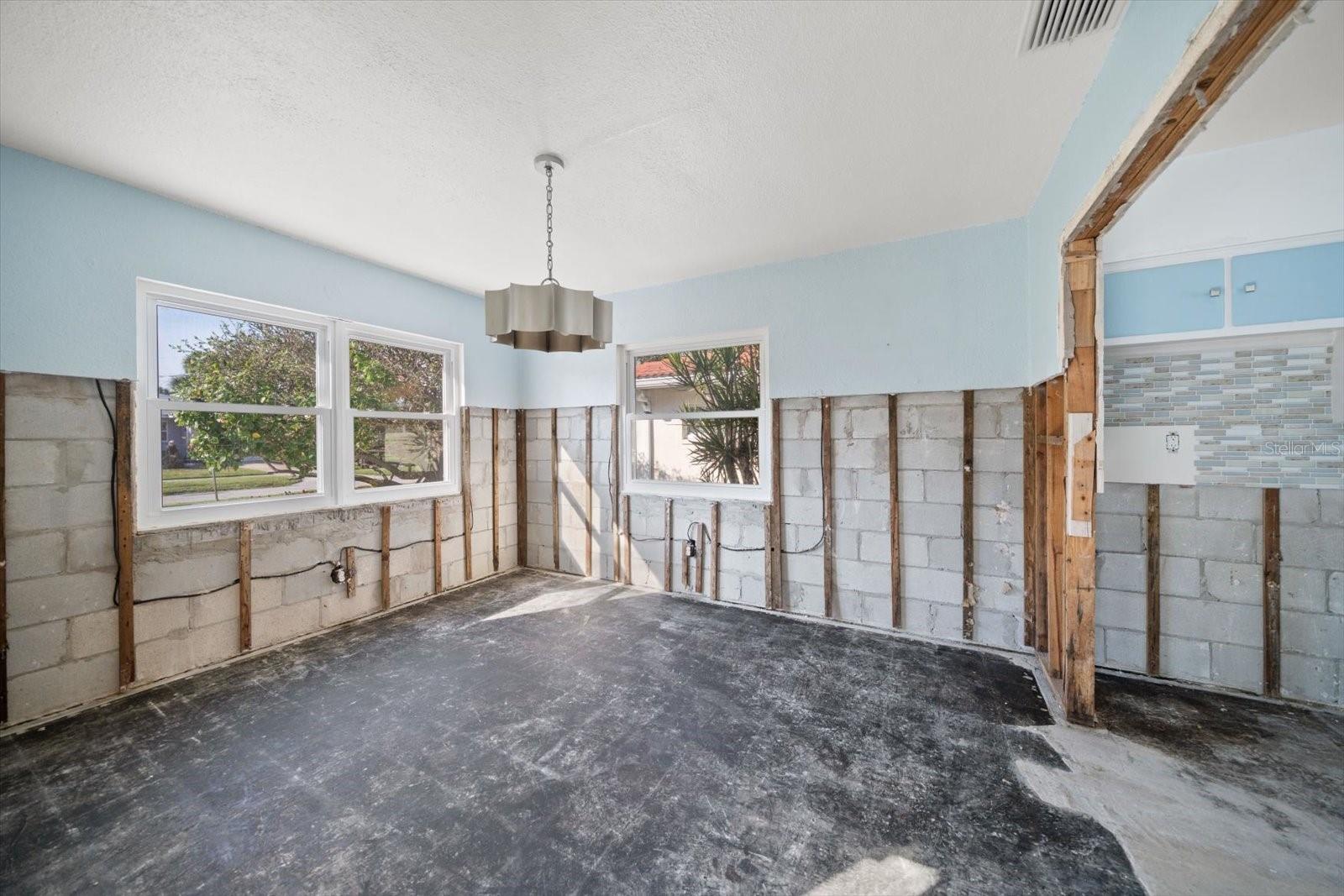 Image 18 of 49 For 737 Bruce Avenue