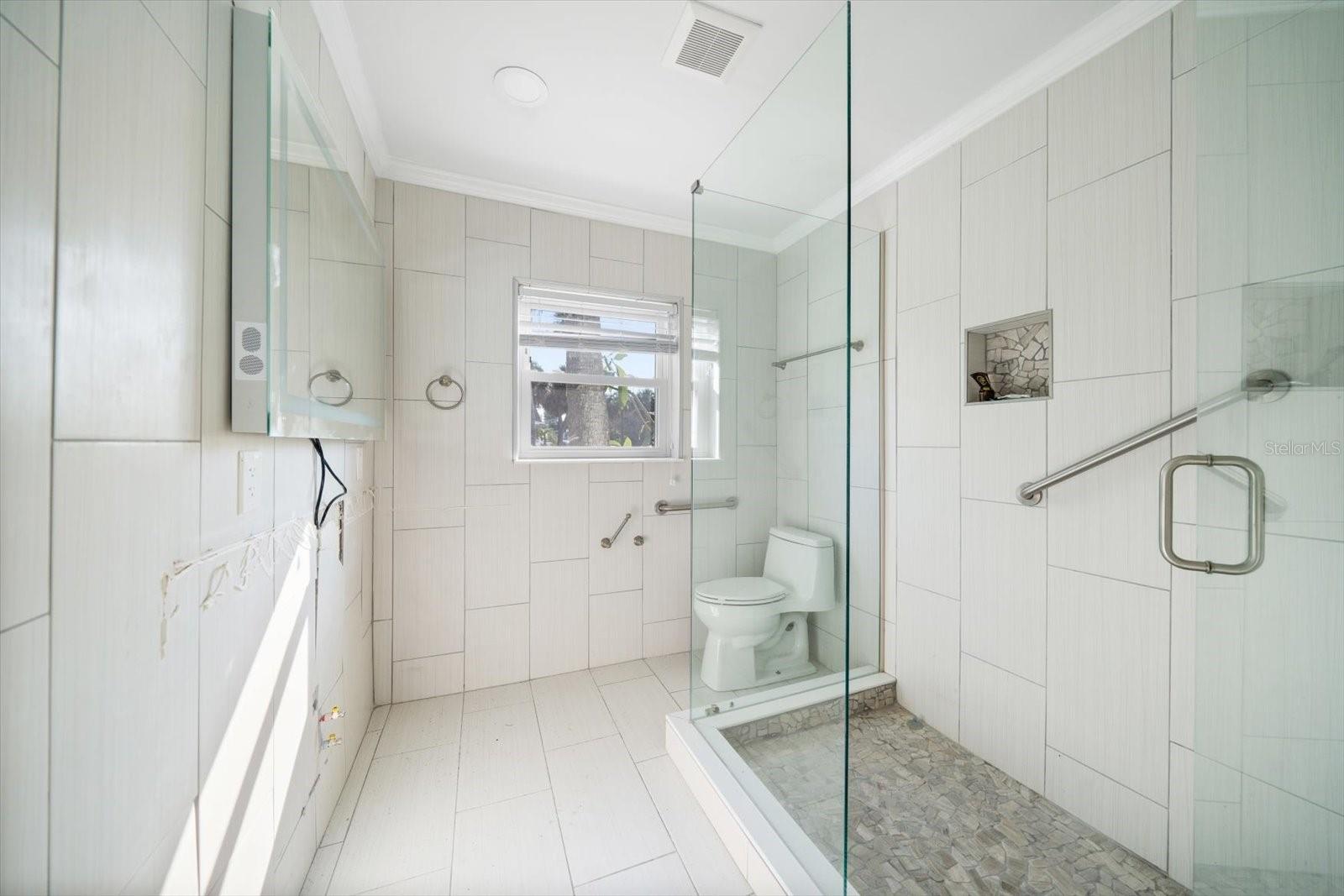 Image 24 of 49 For 737 Bruce Avenue