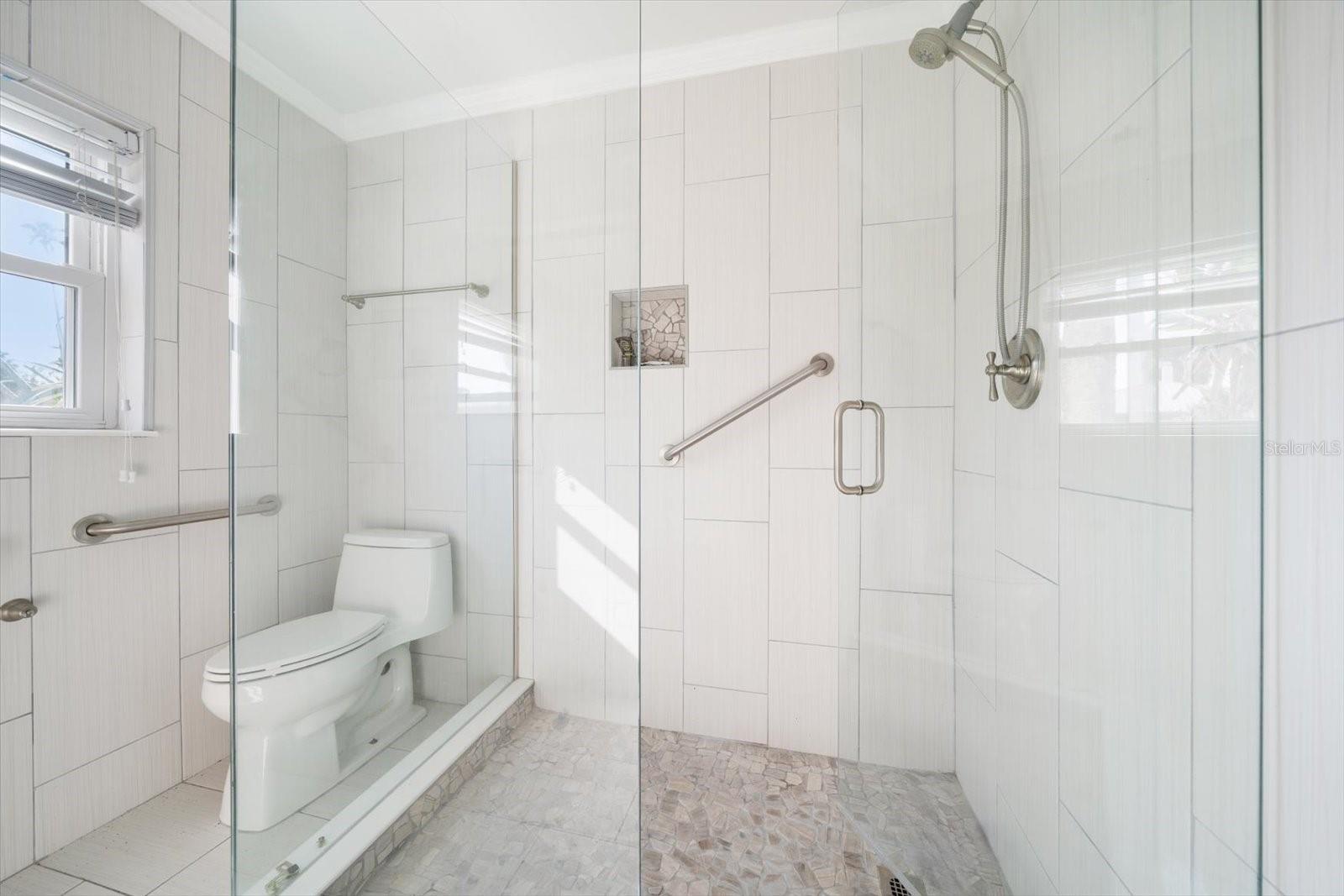 Image 25 of 49 For 737 Bruce Avenue