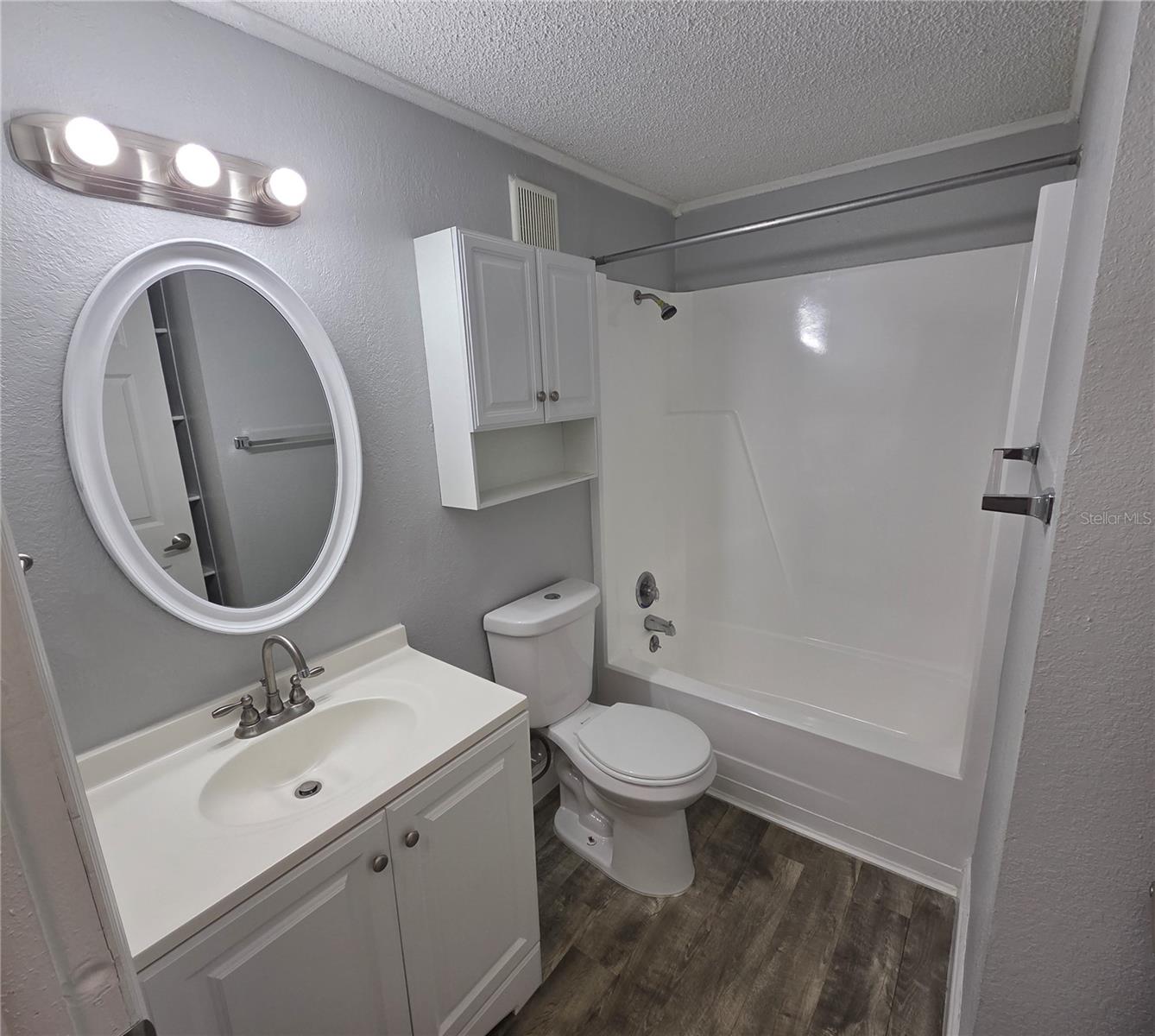 Image 7 of 11 For 1400 Strawberry Place 6