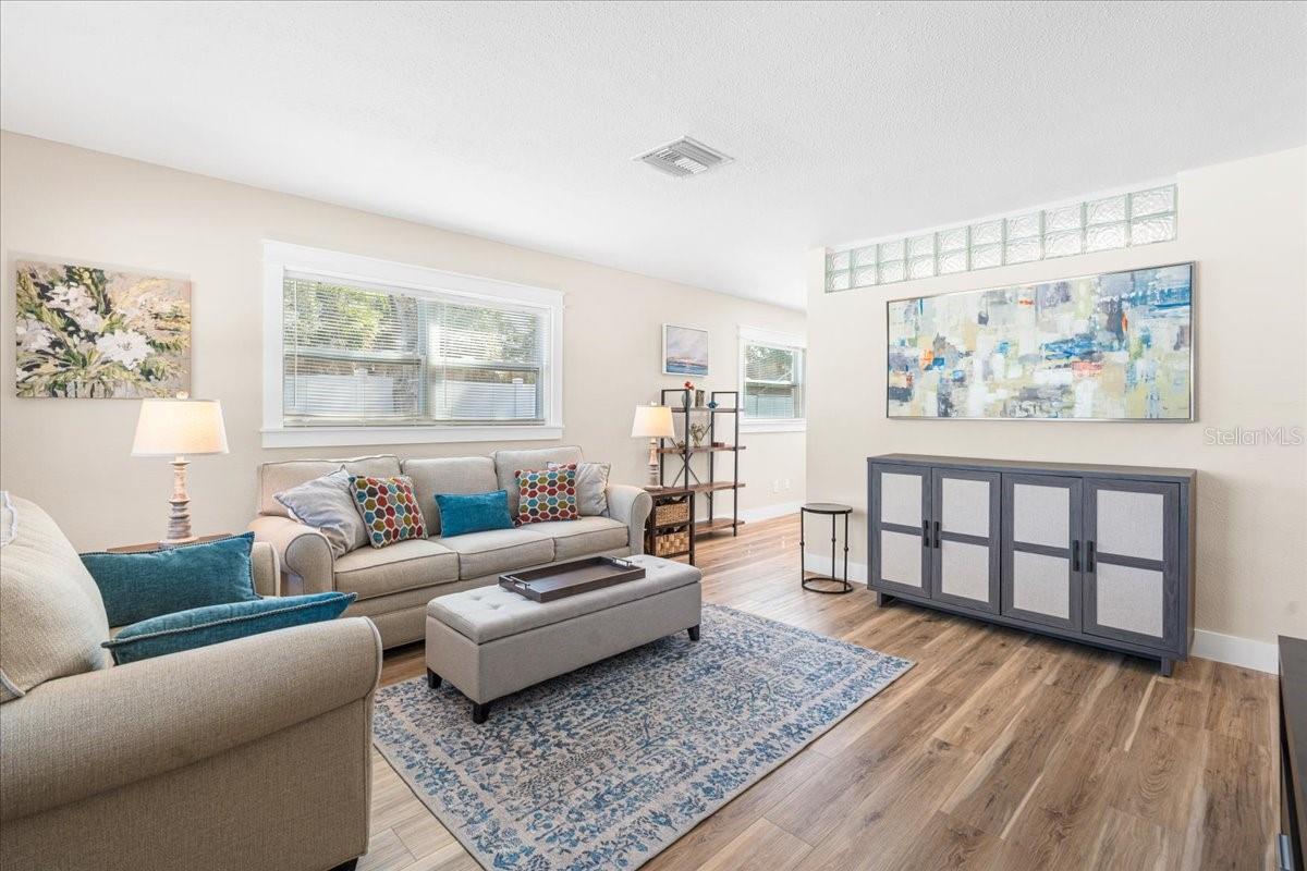 Image 3 of 23 For 5200 6th Avenue S