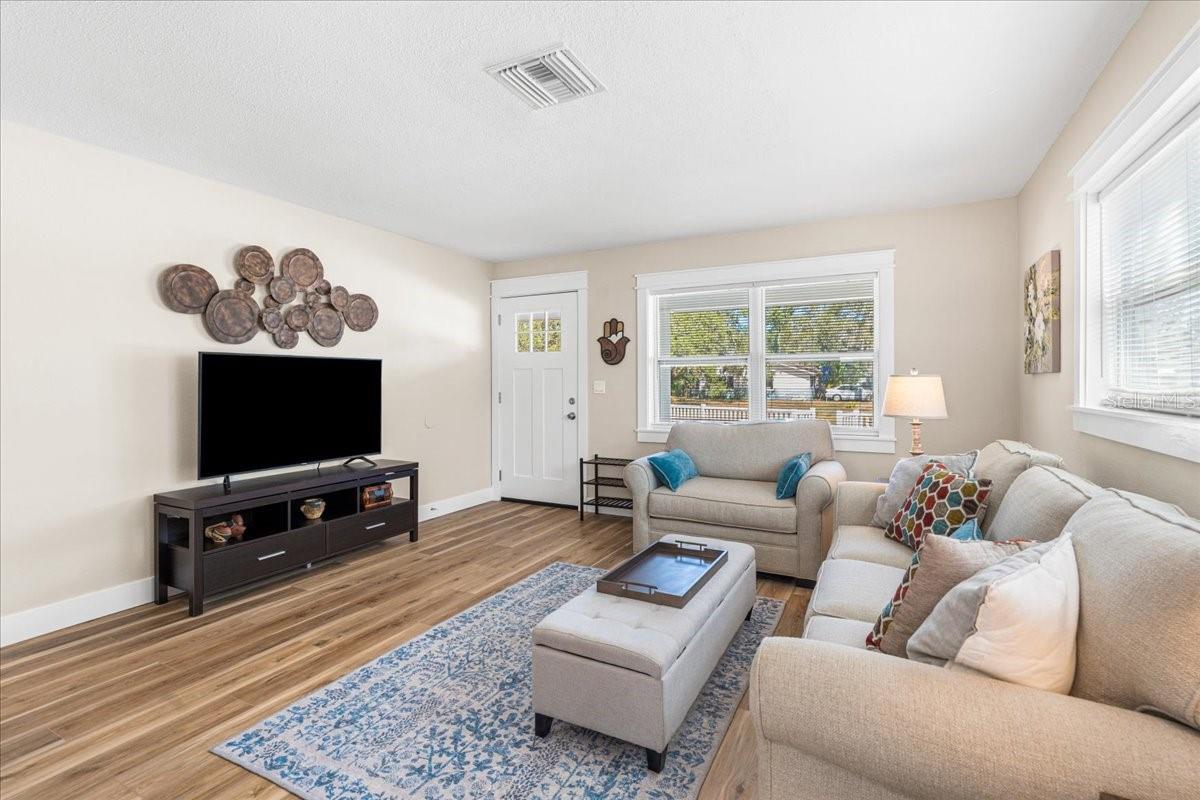 Image 5 of 23 For 5200 6th Avenue S