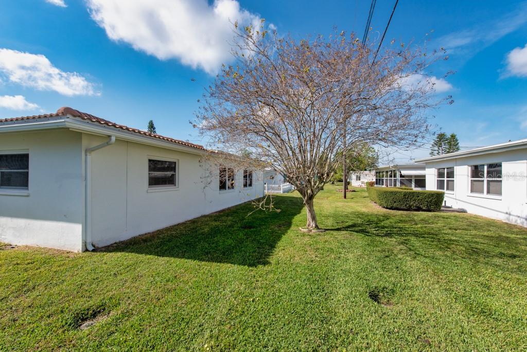 Image 22 of 39 For 3843 97th Terrace N