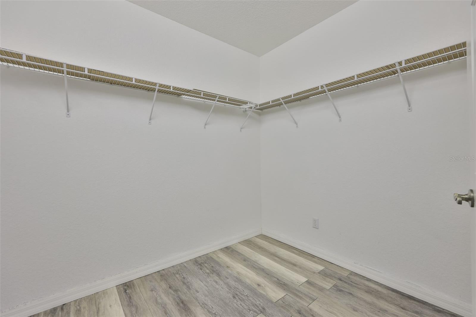 Image 27 of 53 For 1324 Emerald Dunes Drive