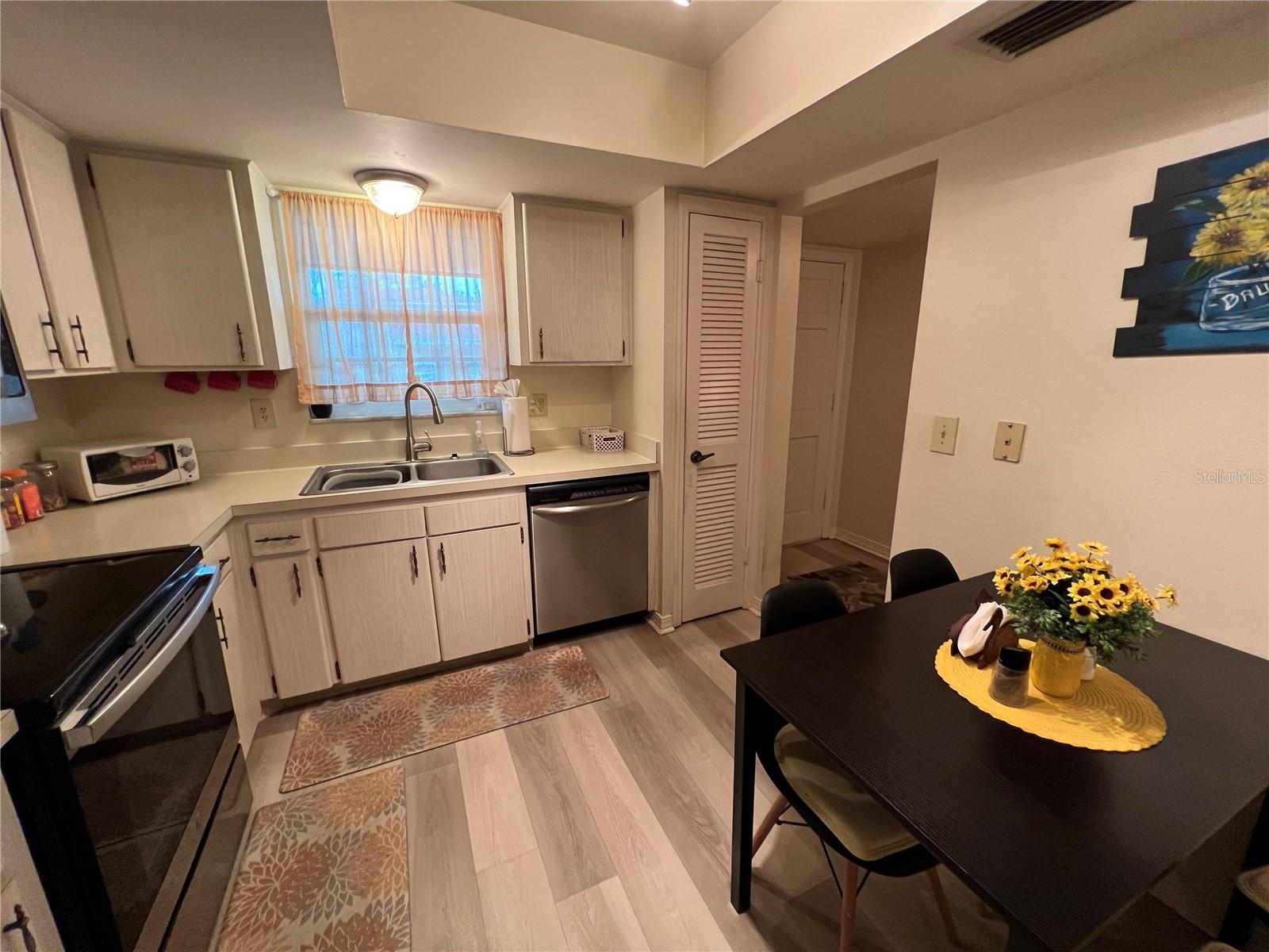 Image 6 of 22 For 10355 Carrollwood Lane 143